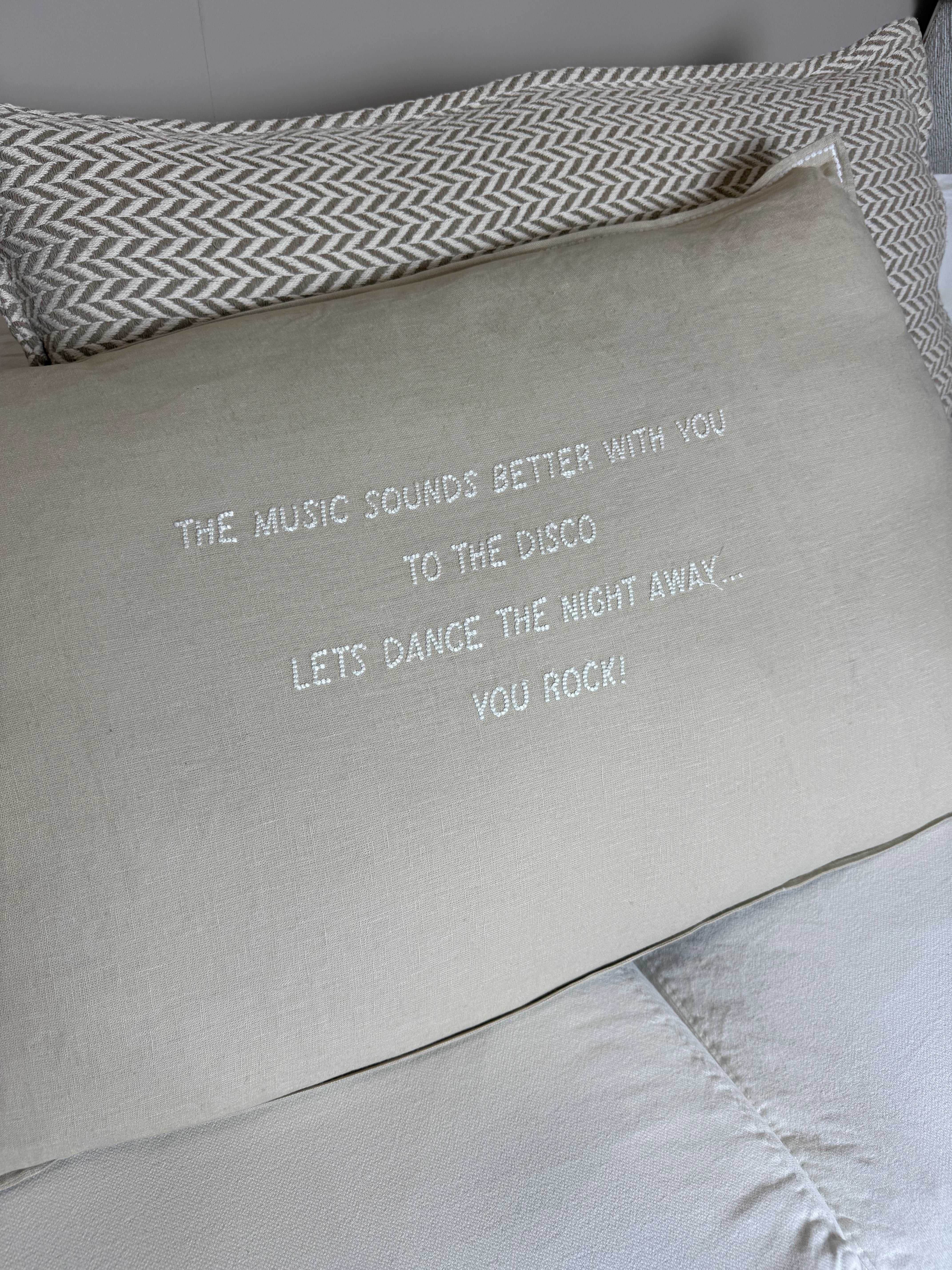 Linnen Pillow + Filling | The Music Sounds Better | Natural