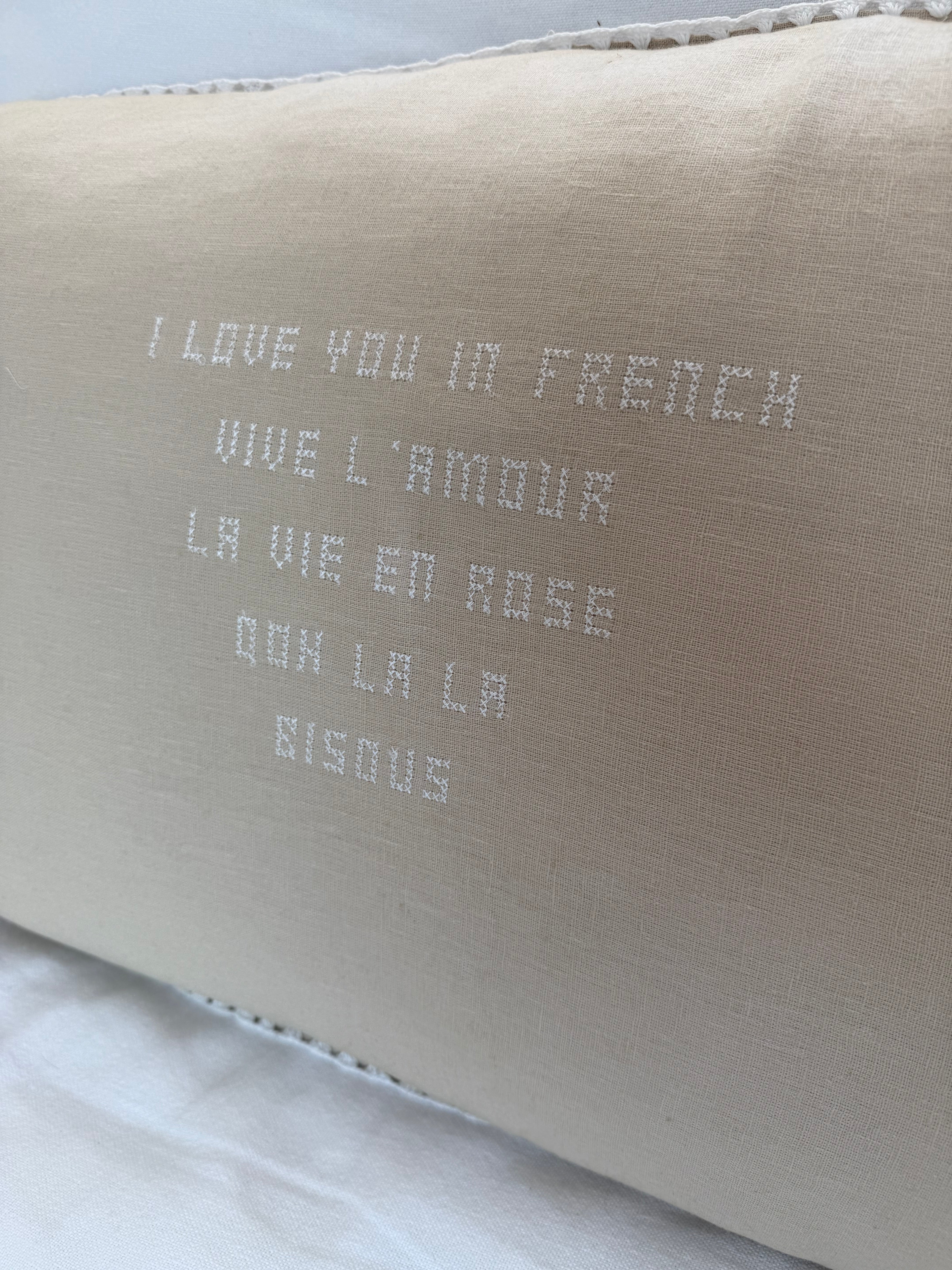 Linnen Pillow + Filling | I Love You In French | Natural