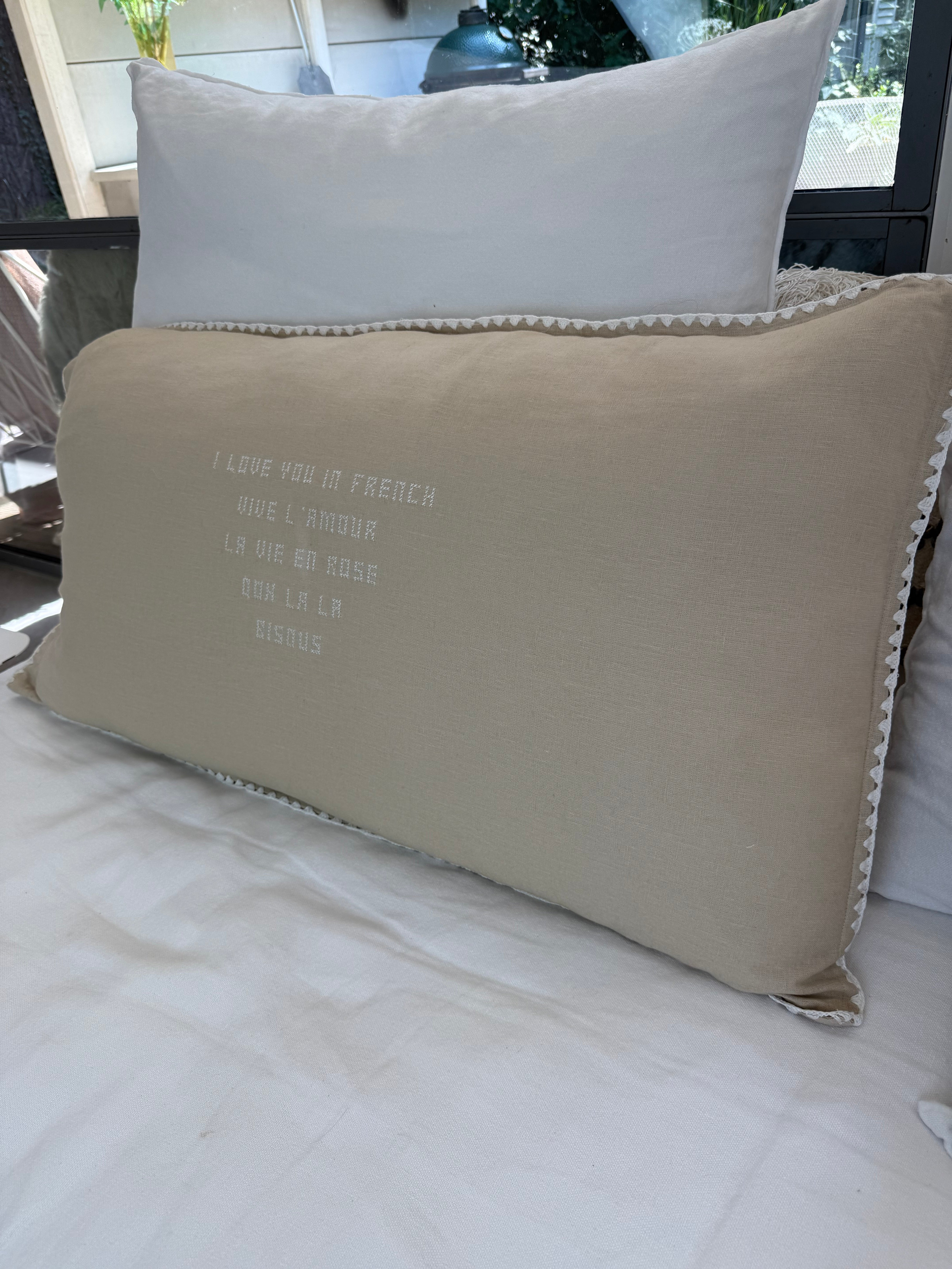Linnen Pillow + Filling | I Love You In French | Natural