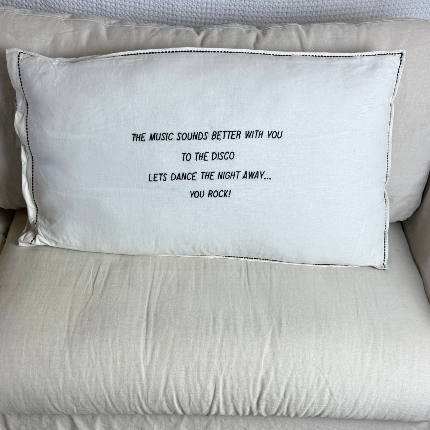 Linnen Pillow + Filling | The Music Sounds Better | White