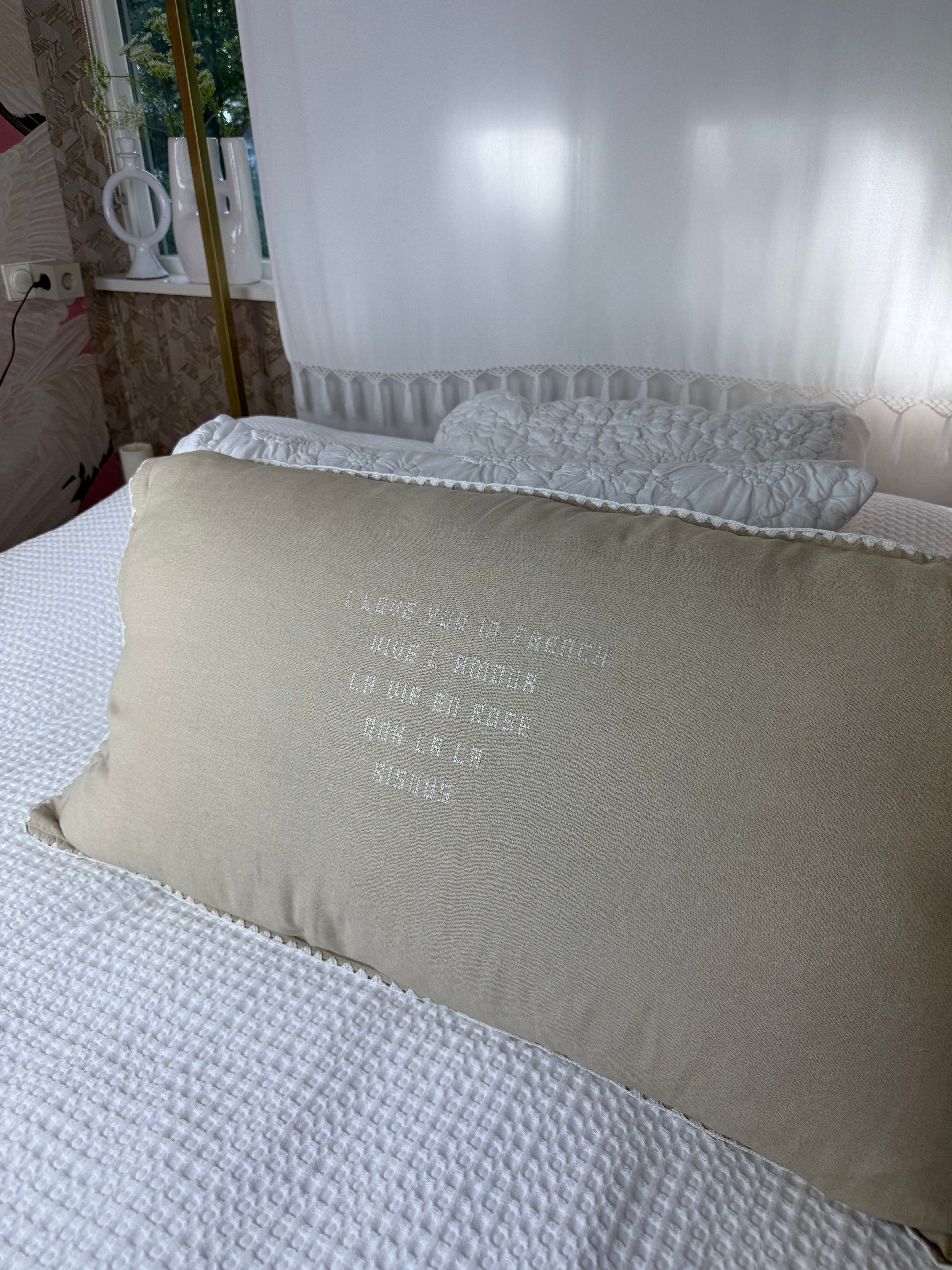 Linnen Pillow + Filling | I Love You In French | Natural