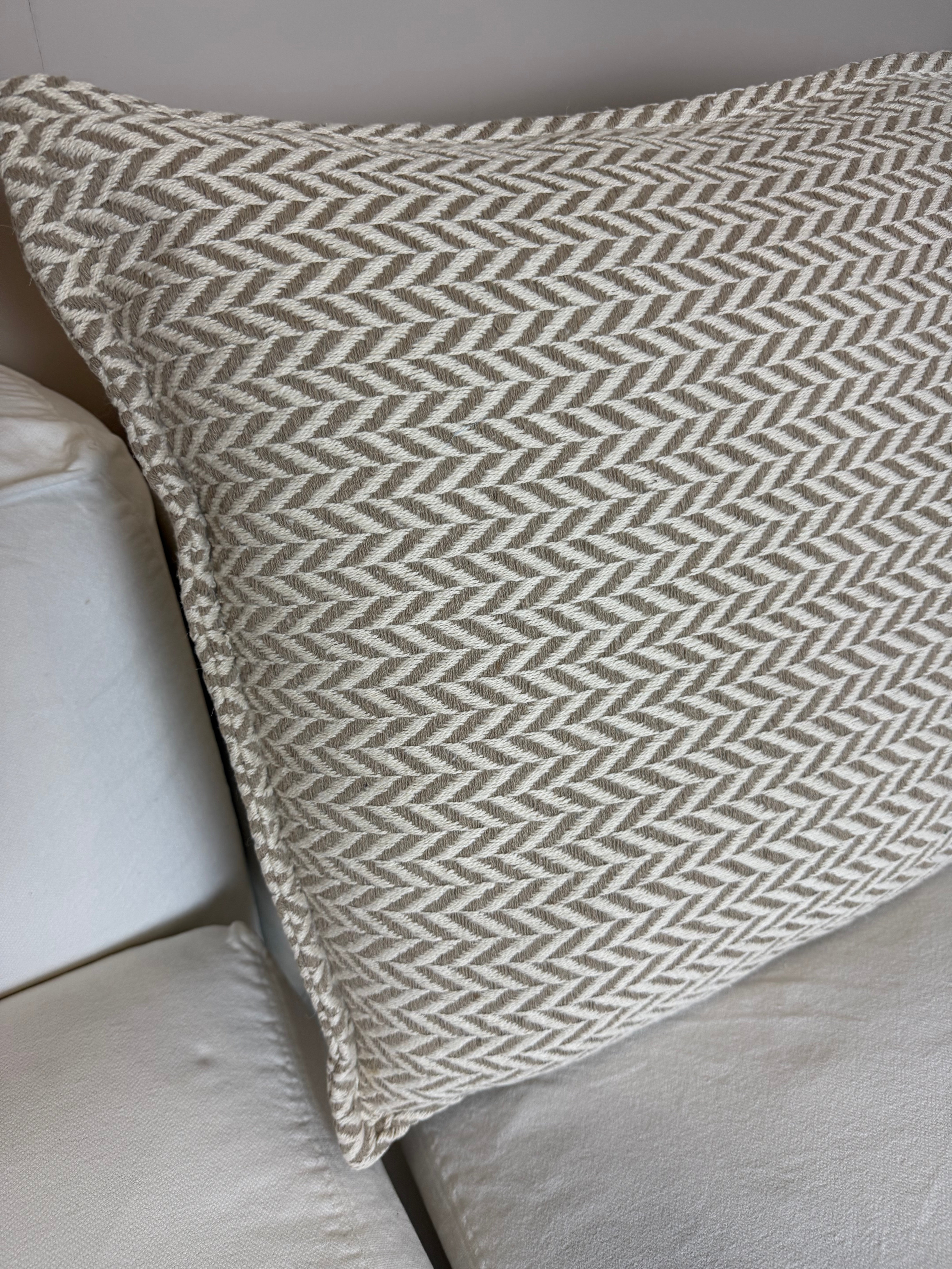 Linnen Pillow + Filling | The Music Sounds Better | Natural