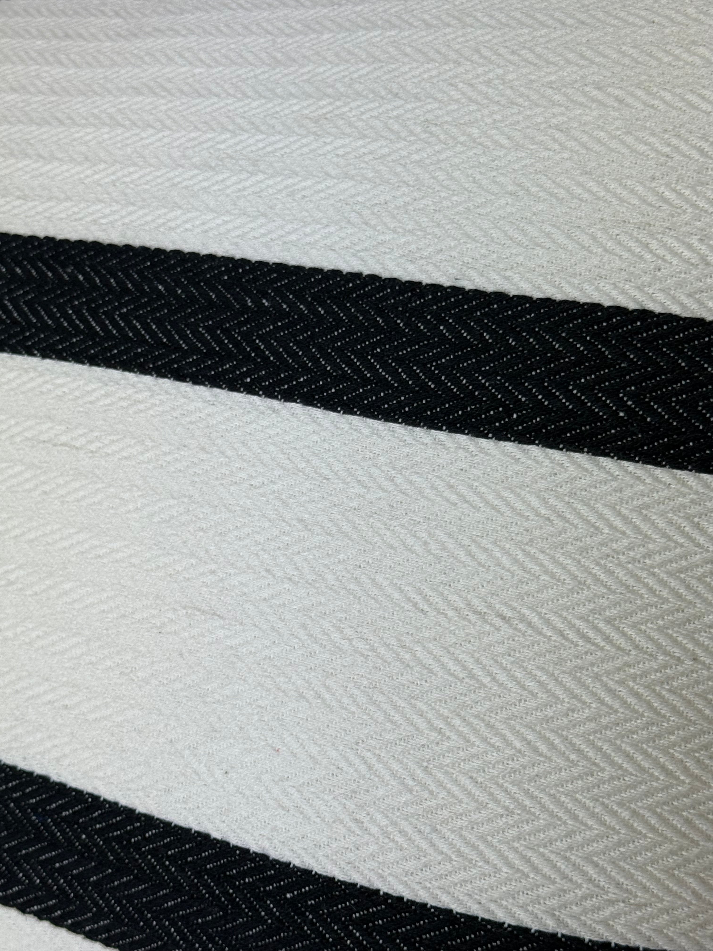 Jacquard geweven kussen – zwart & wit – 90 x 50 cm + binnen kussen