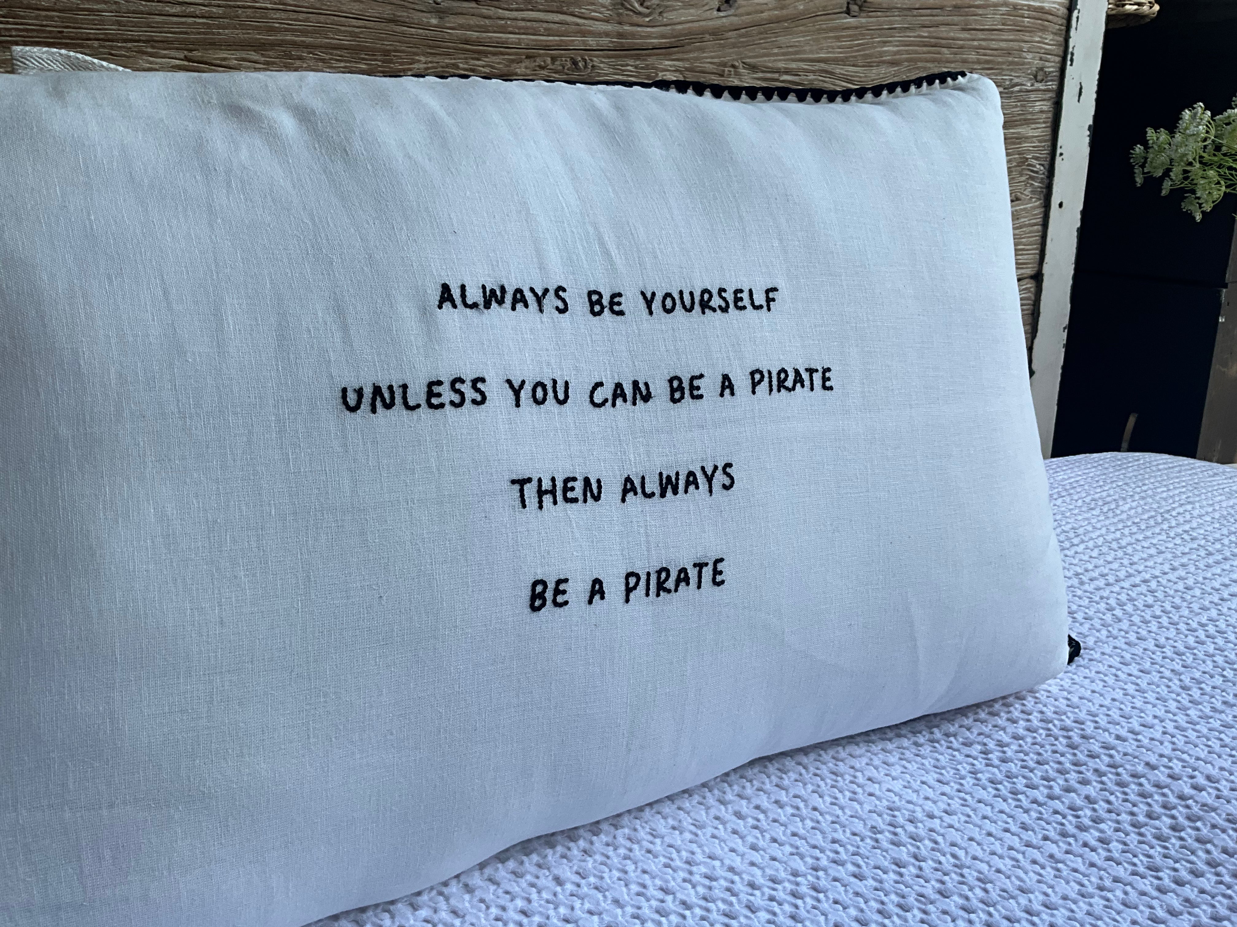 Linnen Pillow + Filling | Always Be Yourself | White