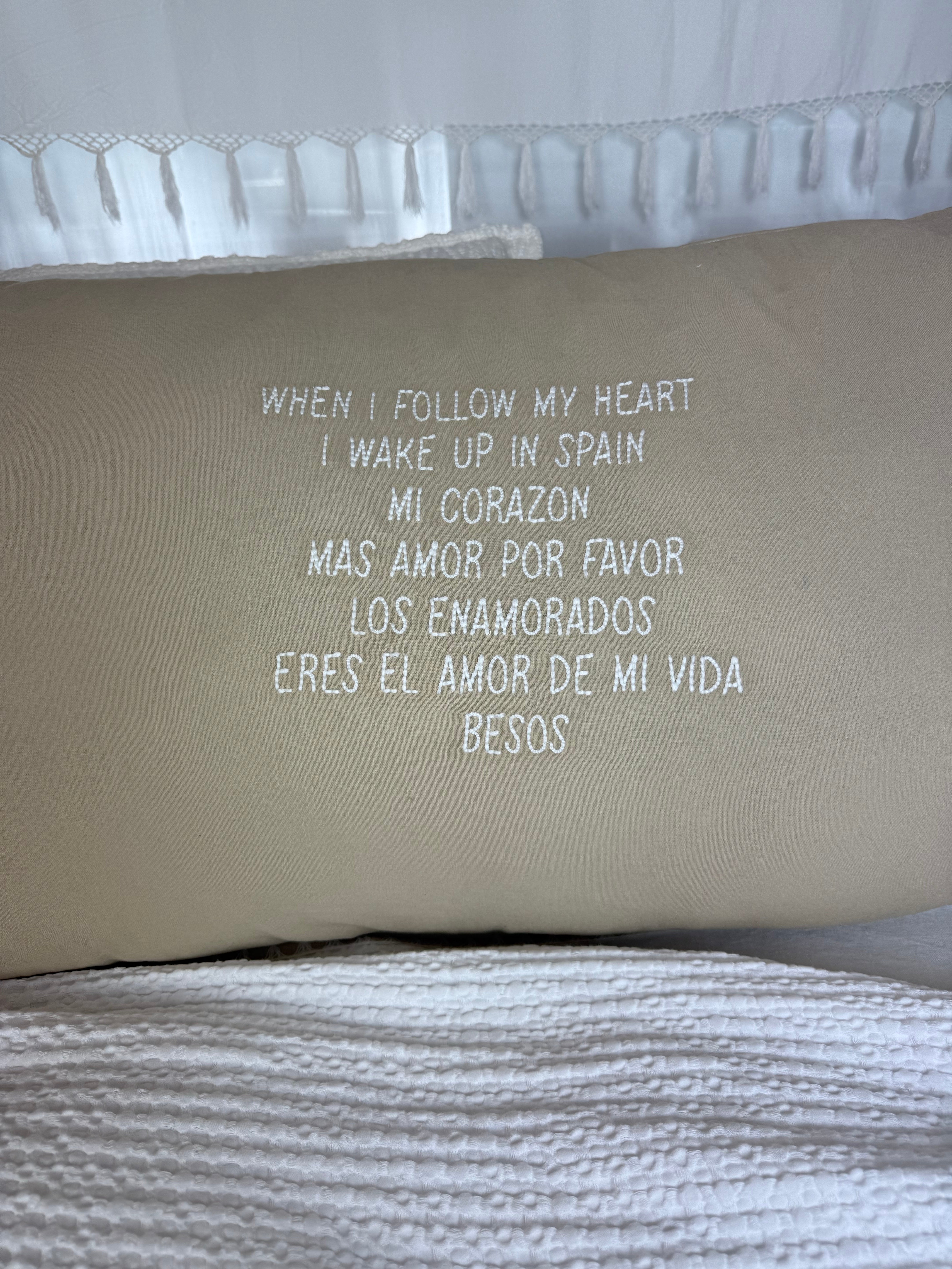 Linnen kussen 90 x 50 cm + binnenkussen | I Wake Up In Spain | Naturel