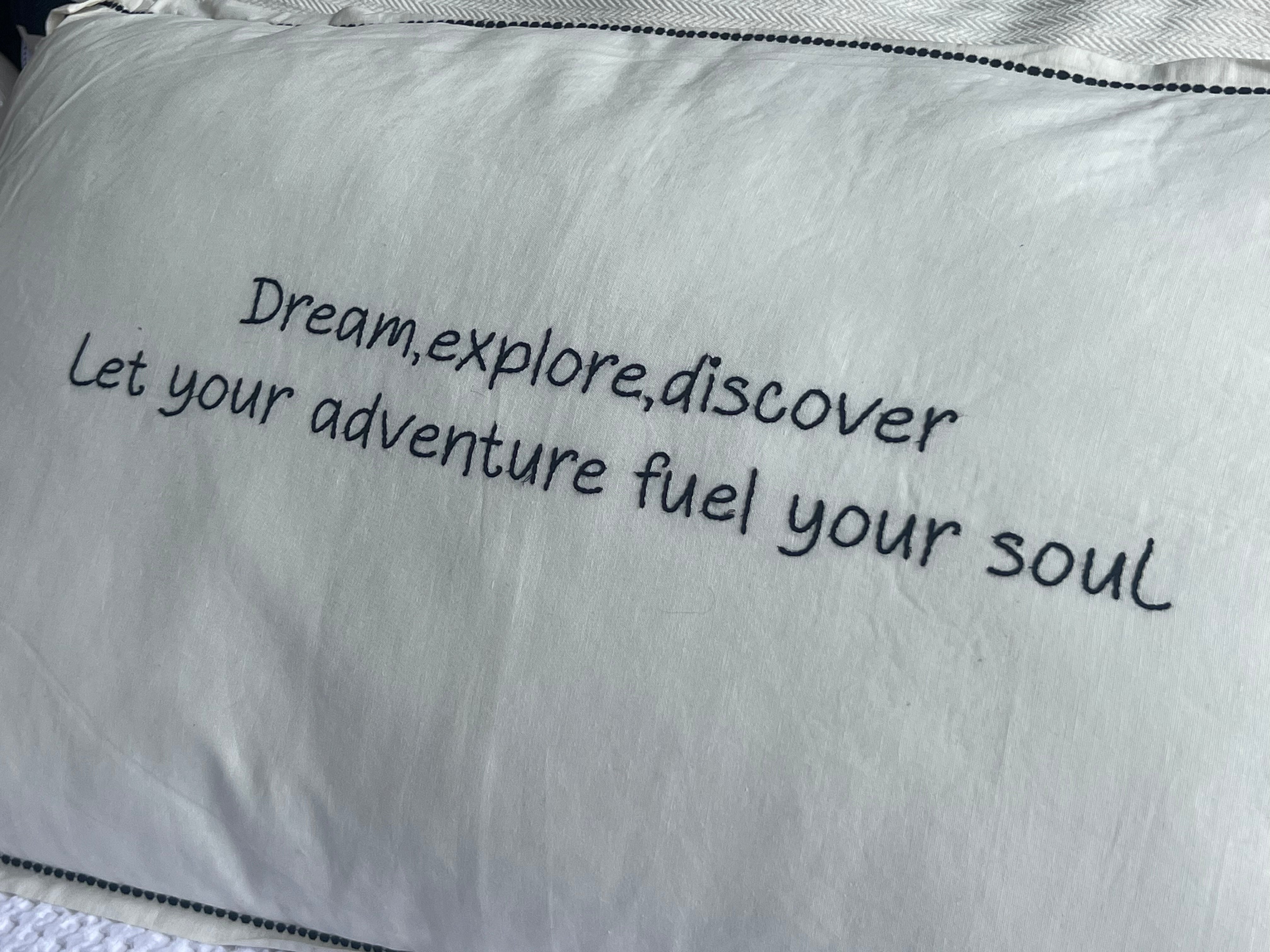 Linnen Pillow + Filling | Dream Explore Discover | White