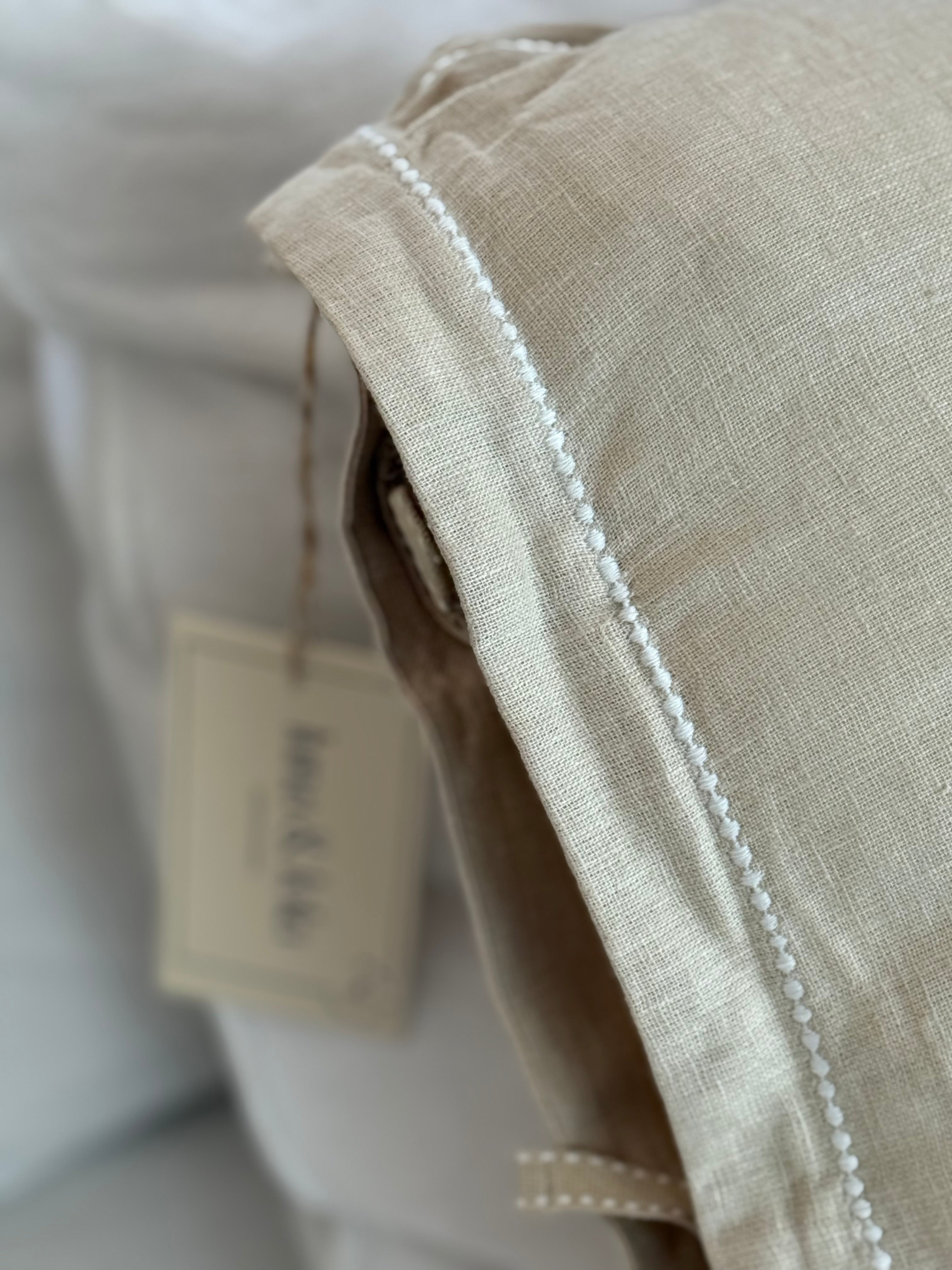 Linnen Pillow + Filling | Que Le Fuck | Natural