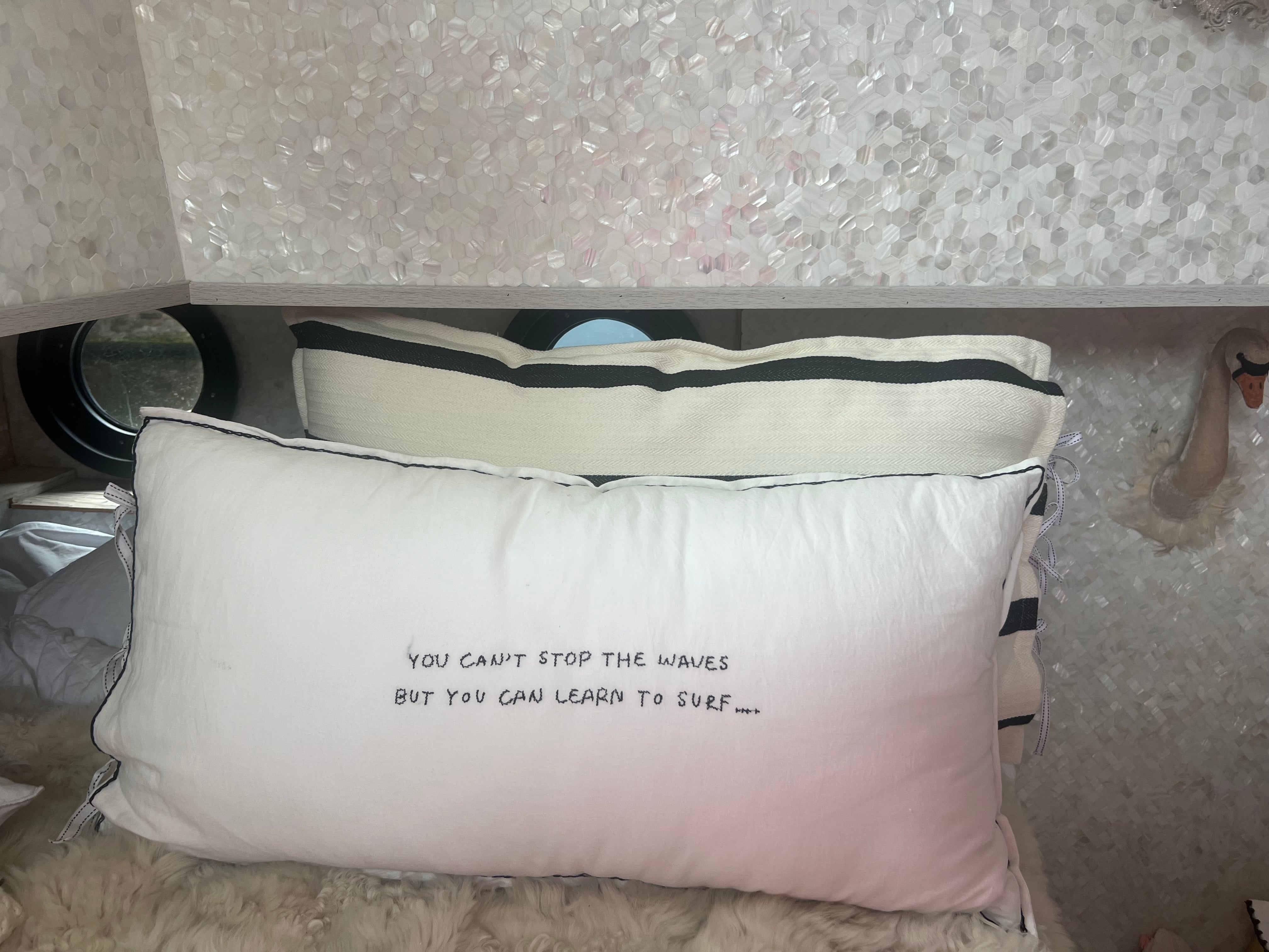 Linnen Pillow + Filling | Can’t Stop The Waves | White