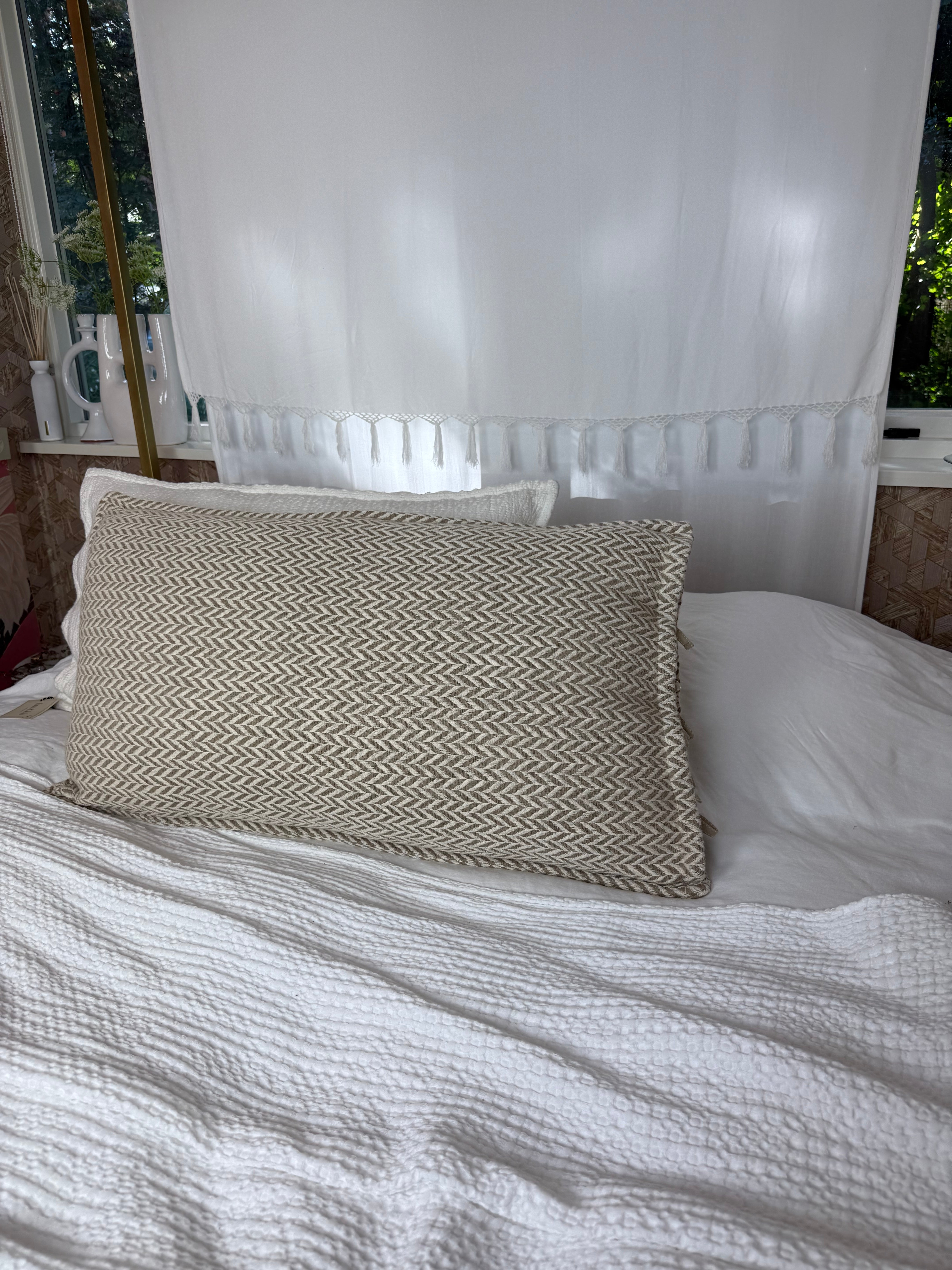 Jacquard geweven kussen – naturel & wit – 90 x 50 cm | + inclusief binnen kussen