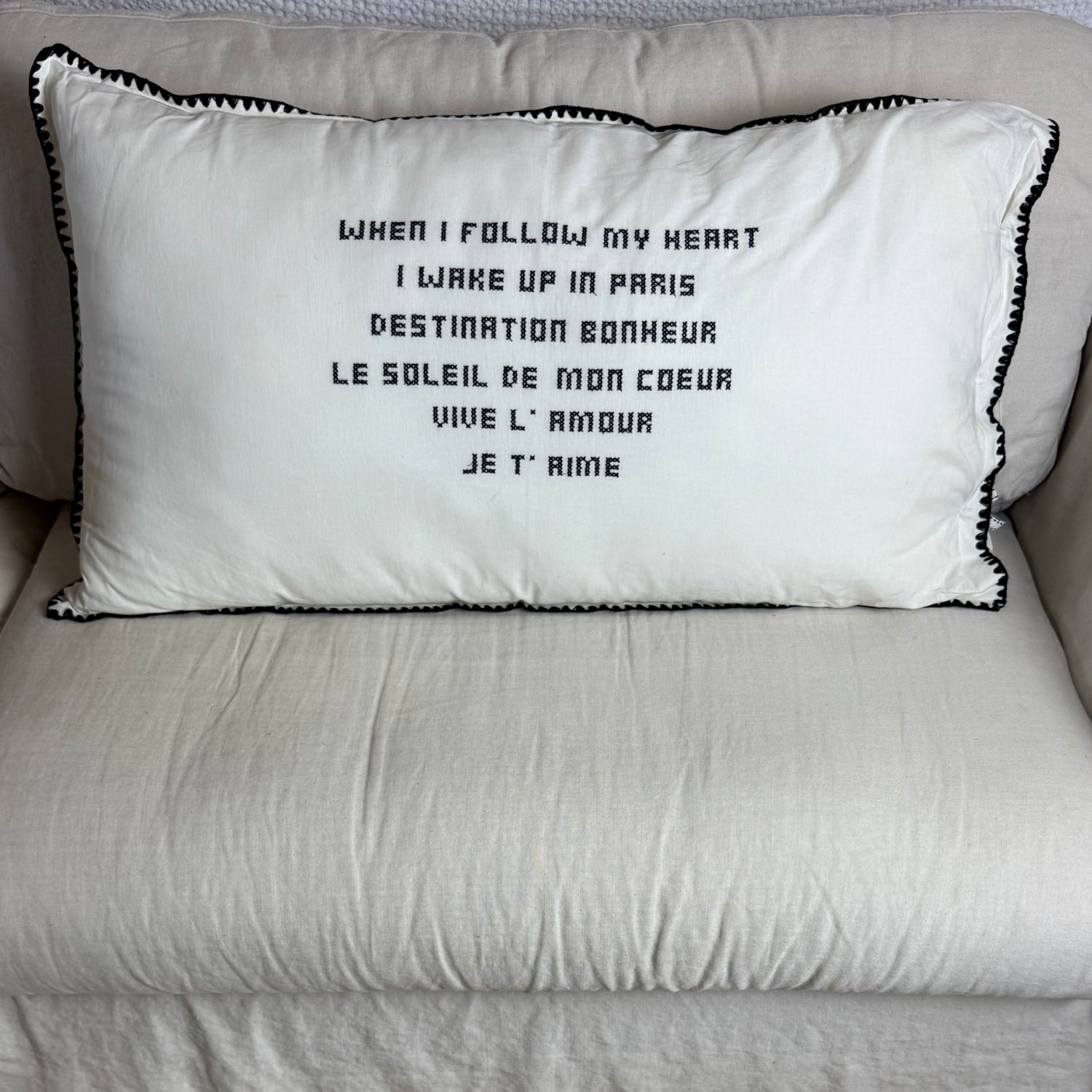 Linnen Pillow + Filling | I Wake Up In Paris | White