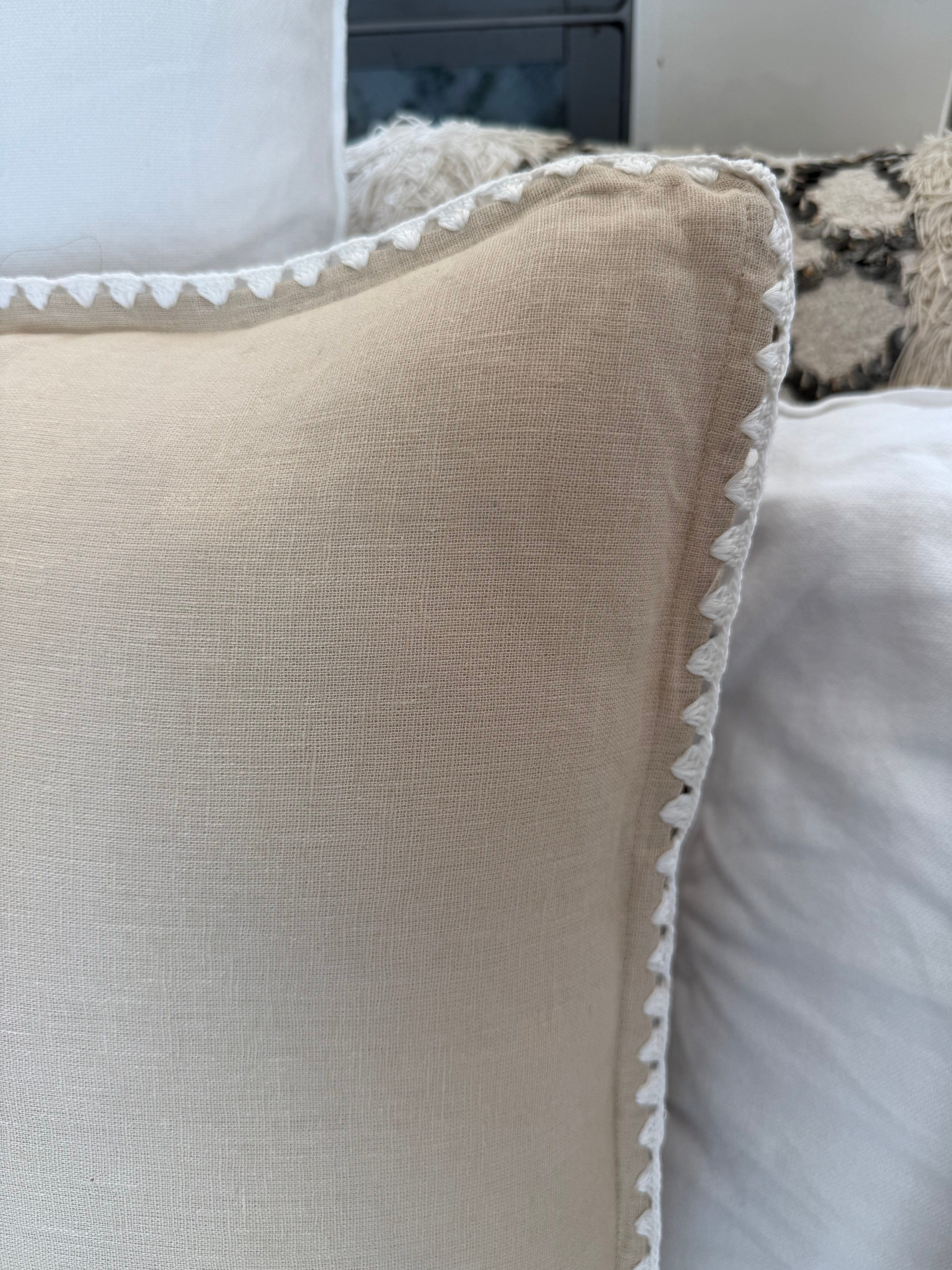 Linnen Pillow + Filling | I Love You In French | Natural