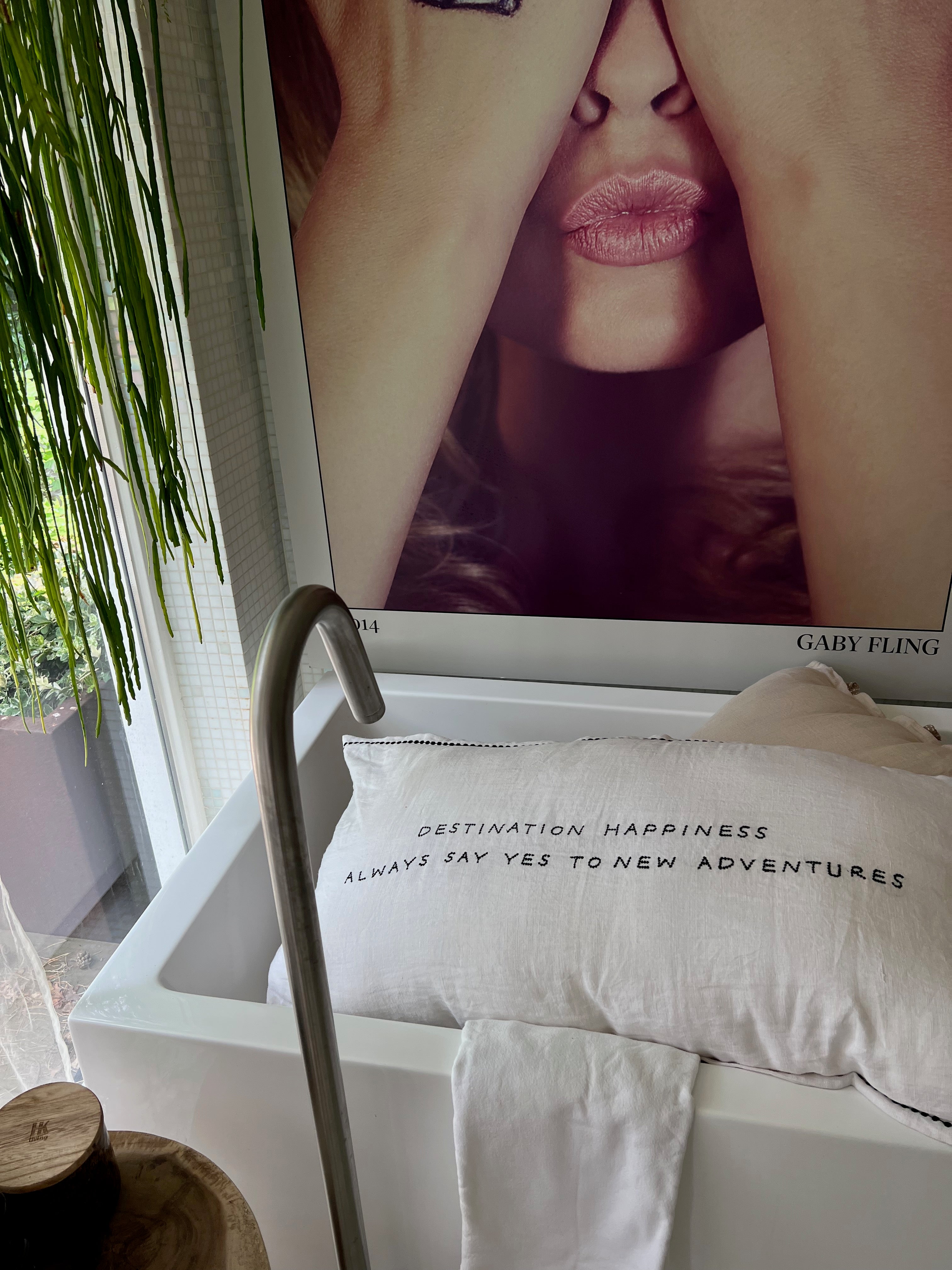 Linnen Pillow + Filling | Destination Happiness | White