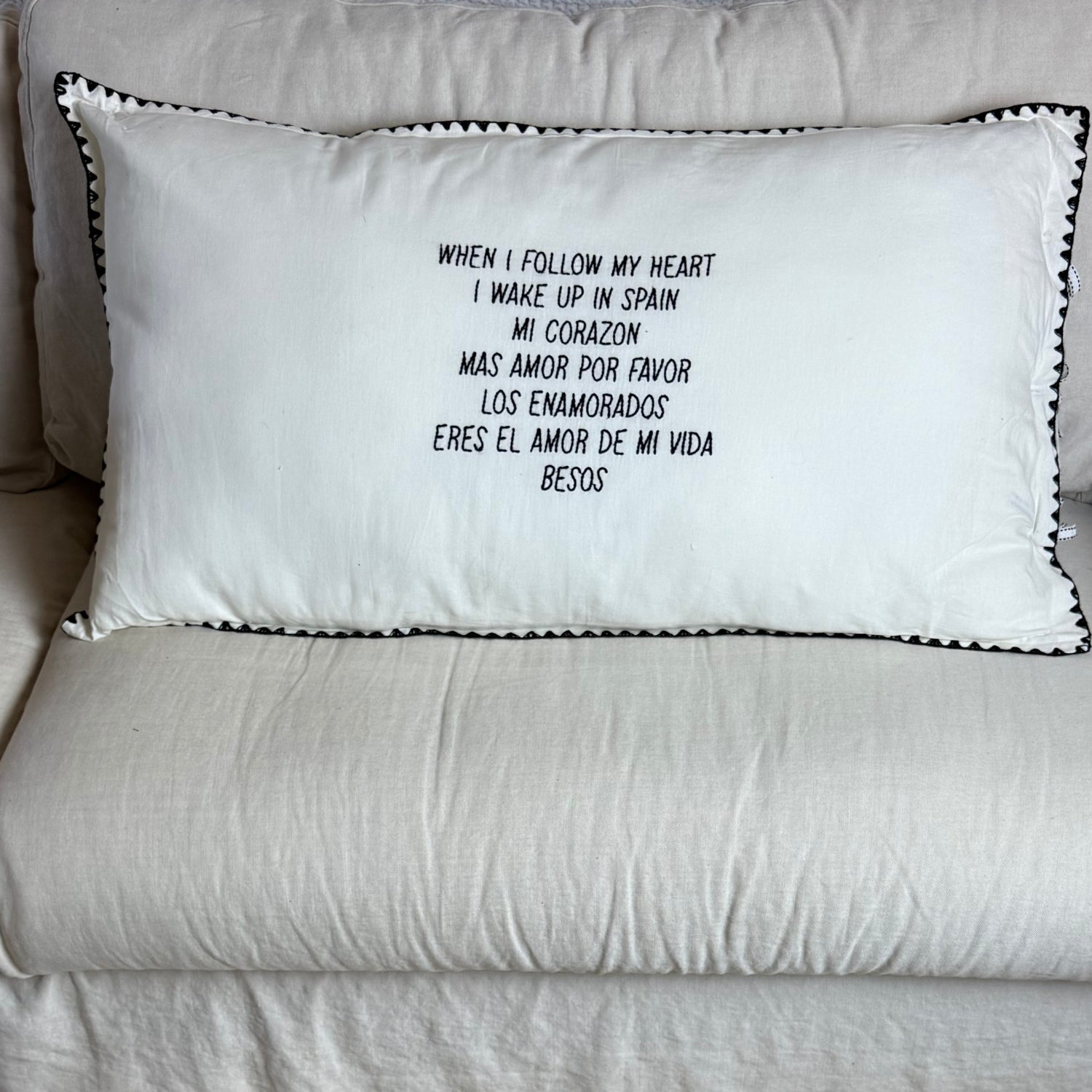 Linnen Pillow + Filling | I Wake Up In Spain | White