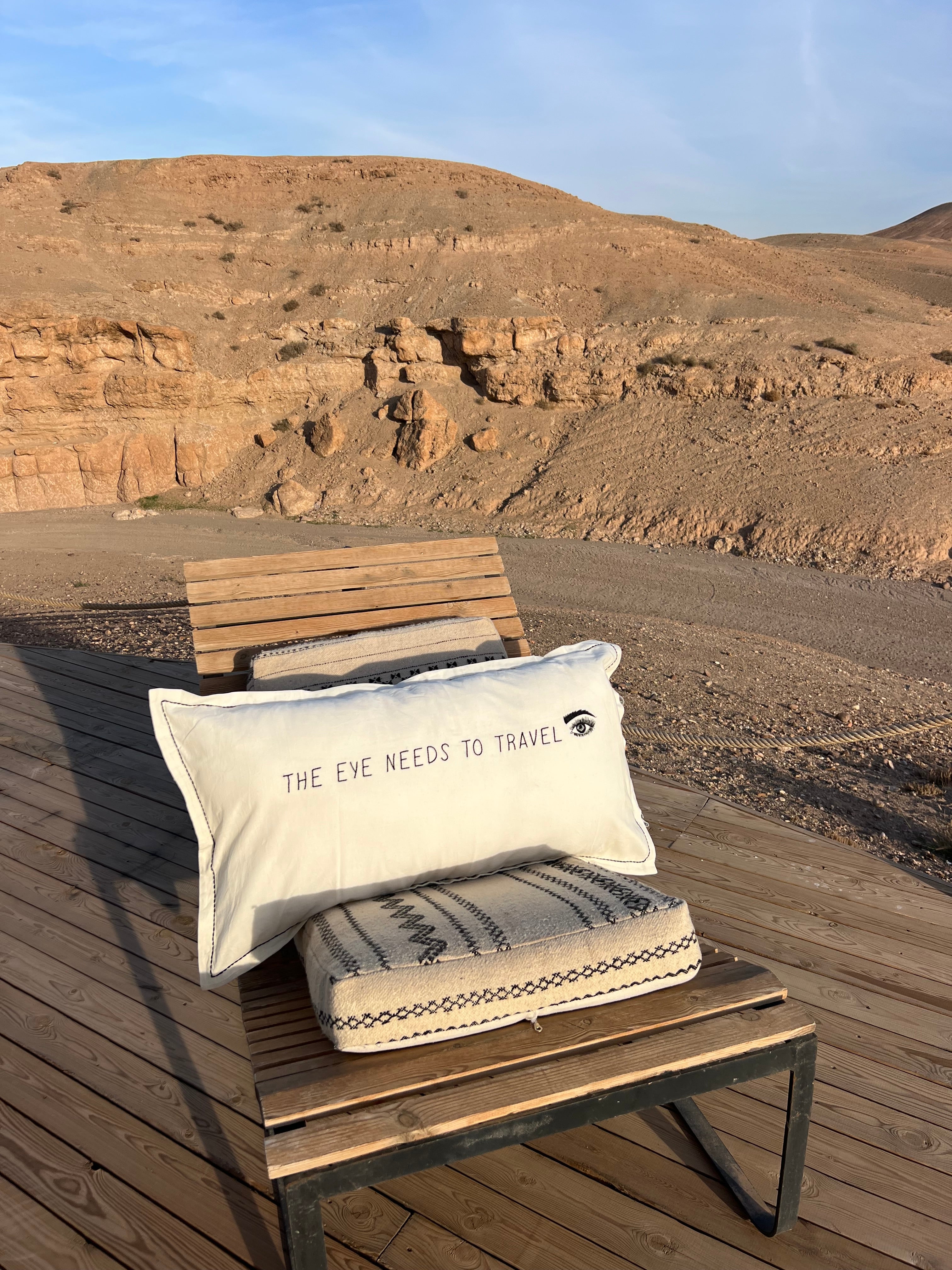 Linnen Pillow + Filling | The Eye Needs To Travel | White