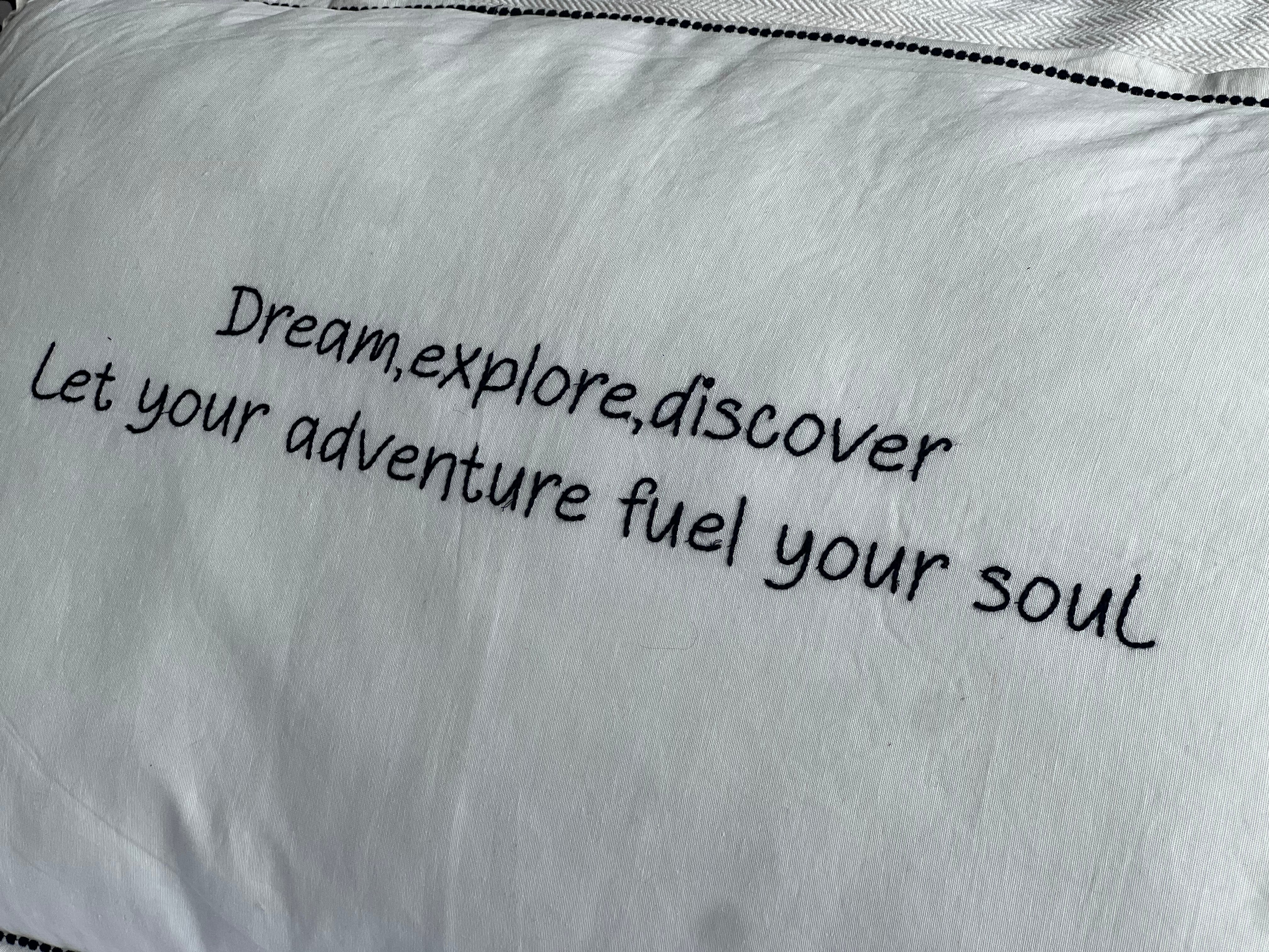 Linnen Pillow + Filling | Dream Explore Discover | White