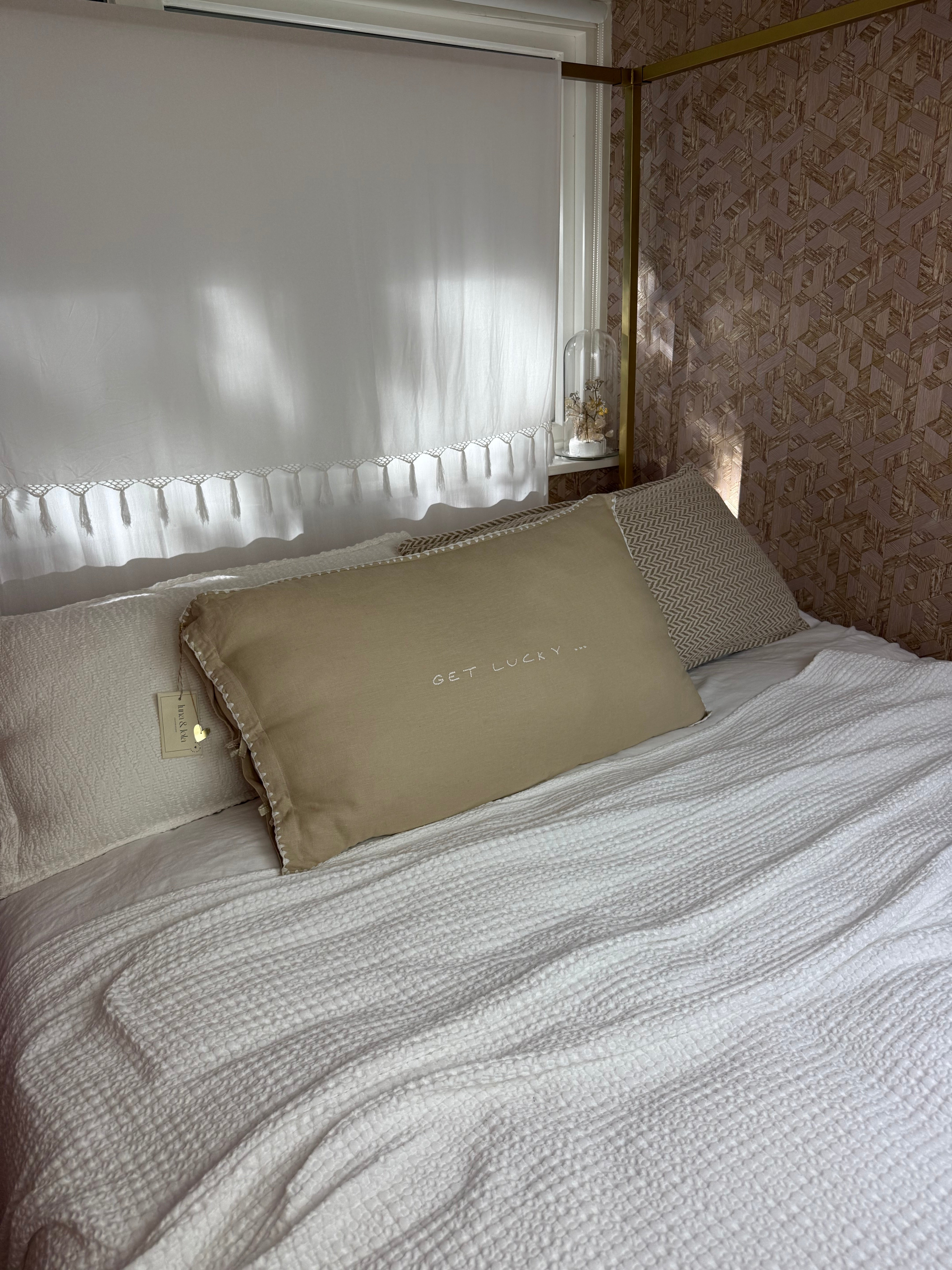 Linnen Pillow + Filling | Get Lucky | Natural