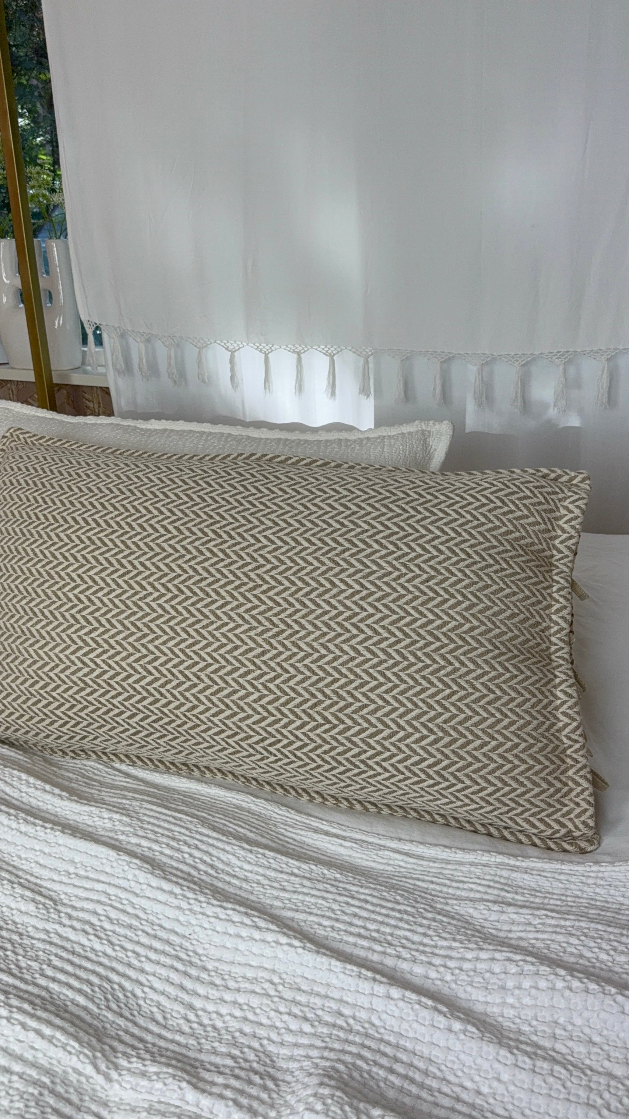 Jacquard geweven kussen – naturel & wit – 90 x 50 cm | + inclusief binnen kussen