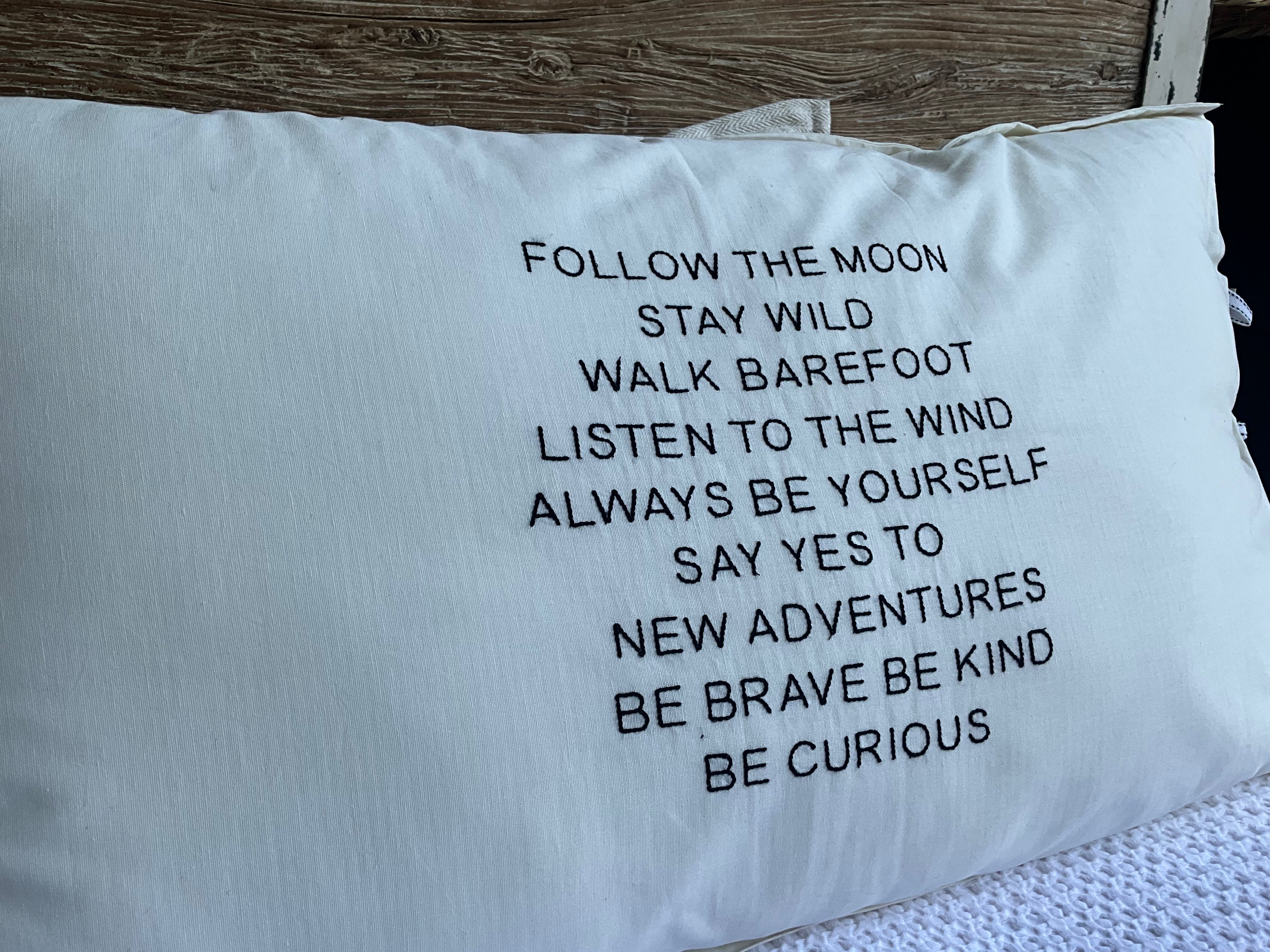 Linnen Pillow + Filling | Follow The Moon | White