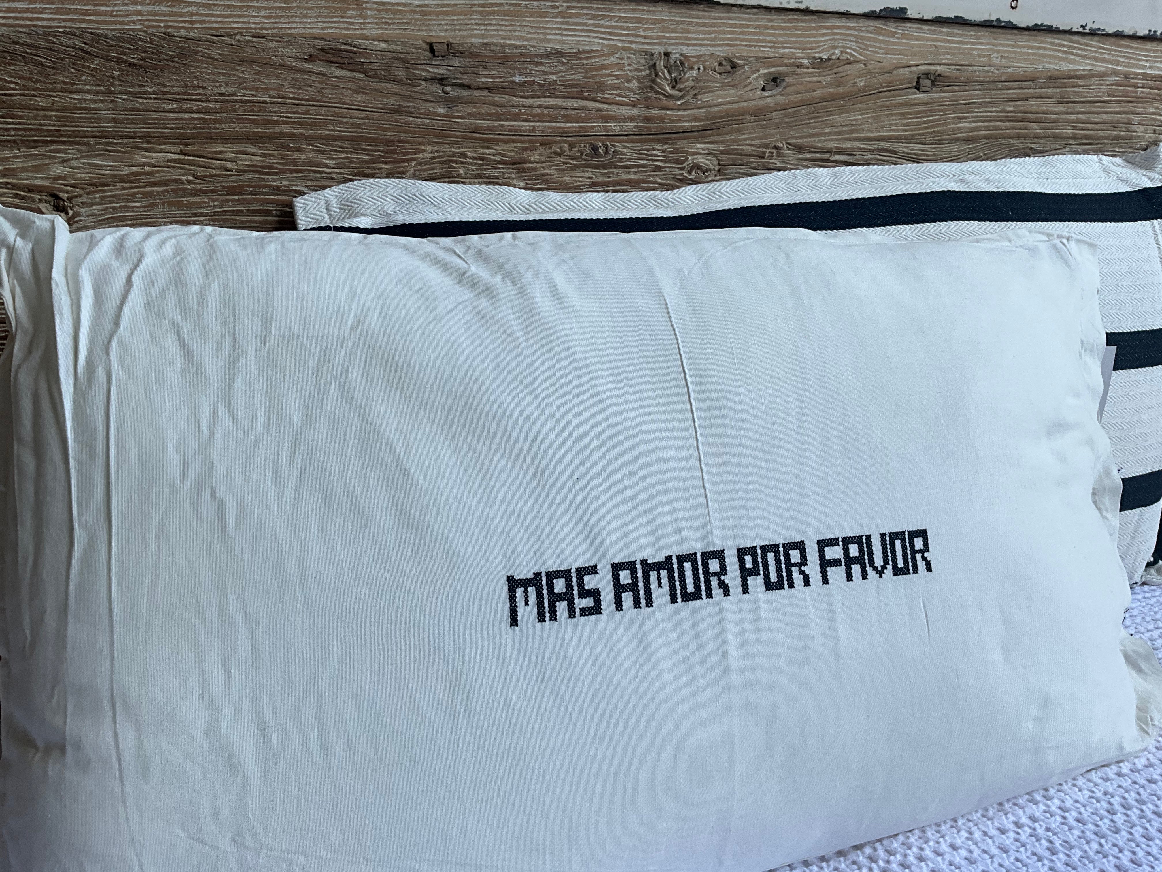 Linnen Pillow + Filling | Mas Amor Por Favor | White