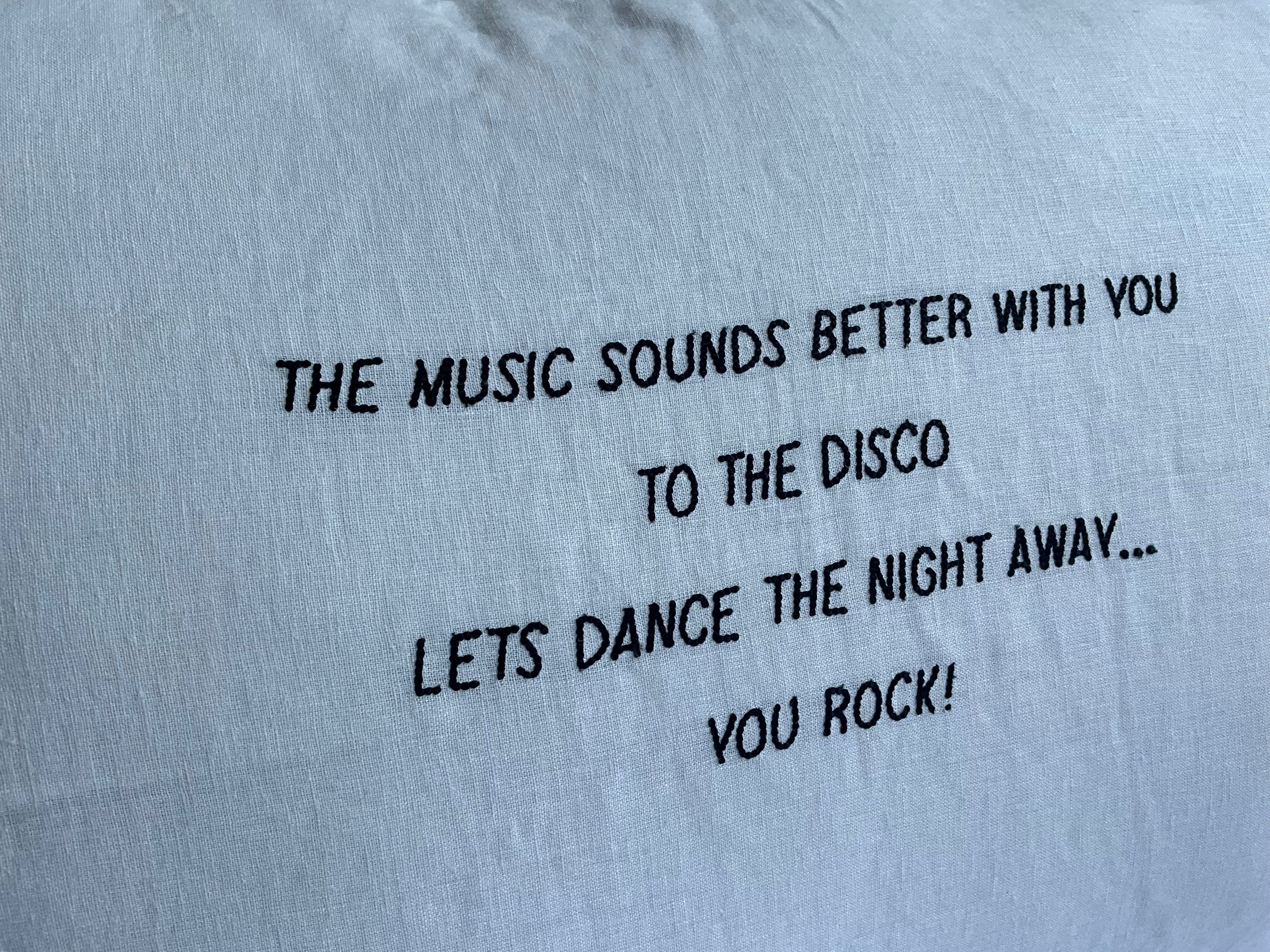 Linnen Pillow + Filling | The Music Sounds Better | White