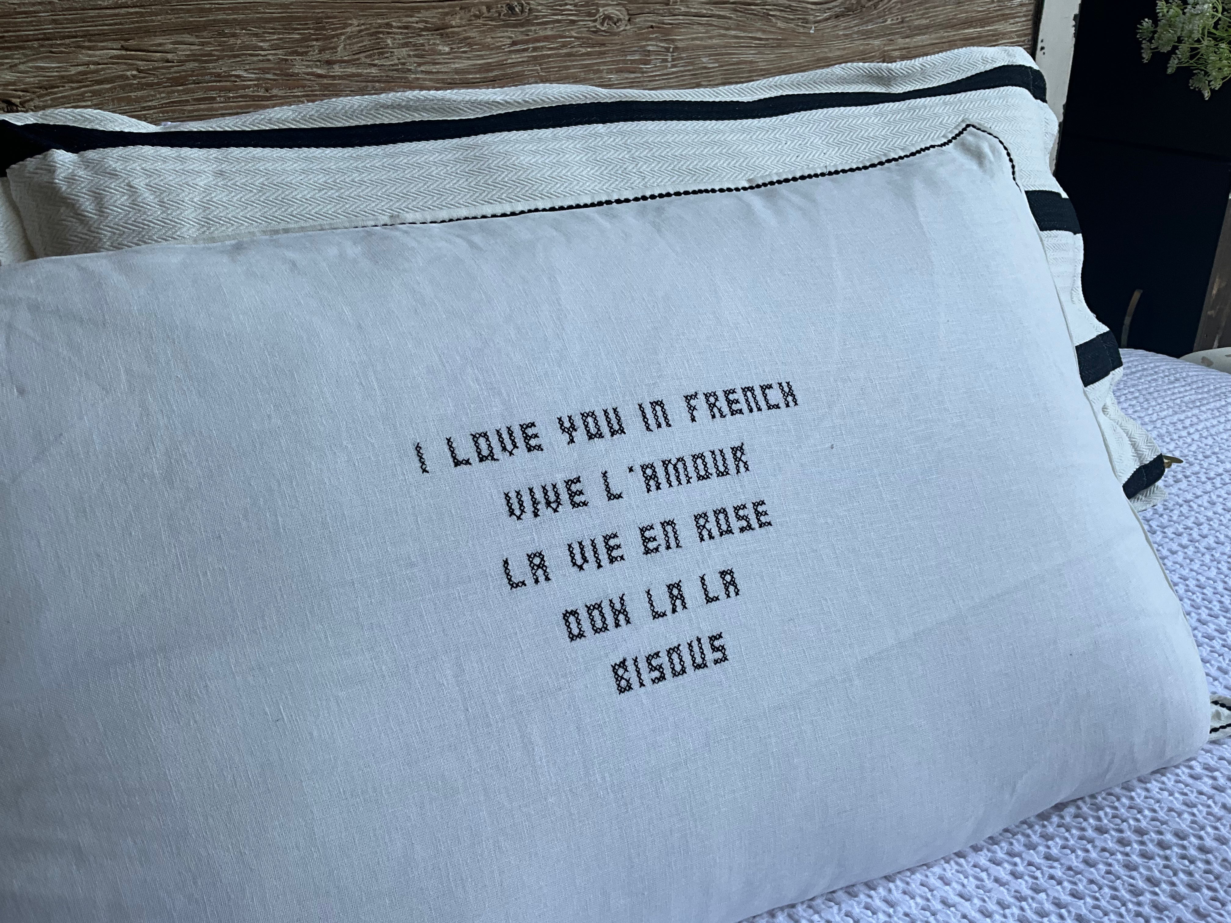 Linnen Pillow + Filling | I Love You In French | White