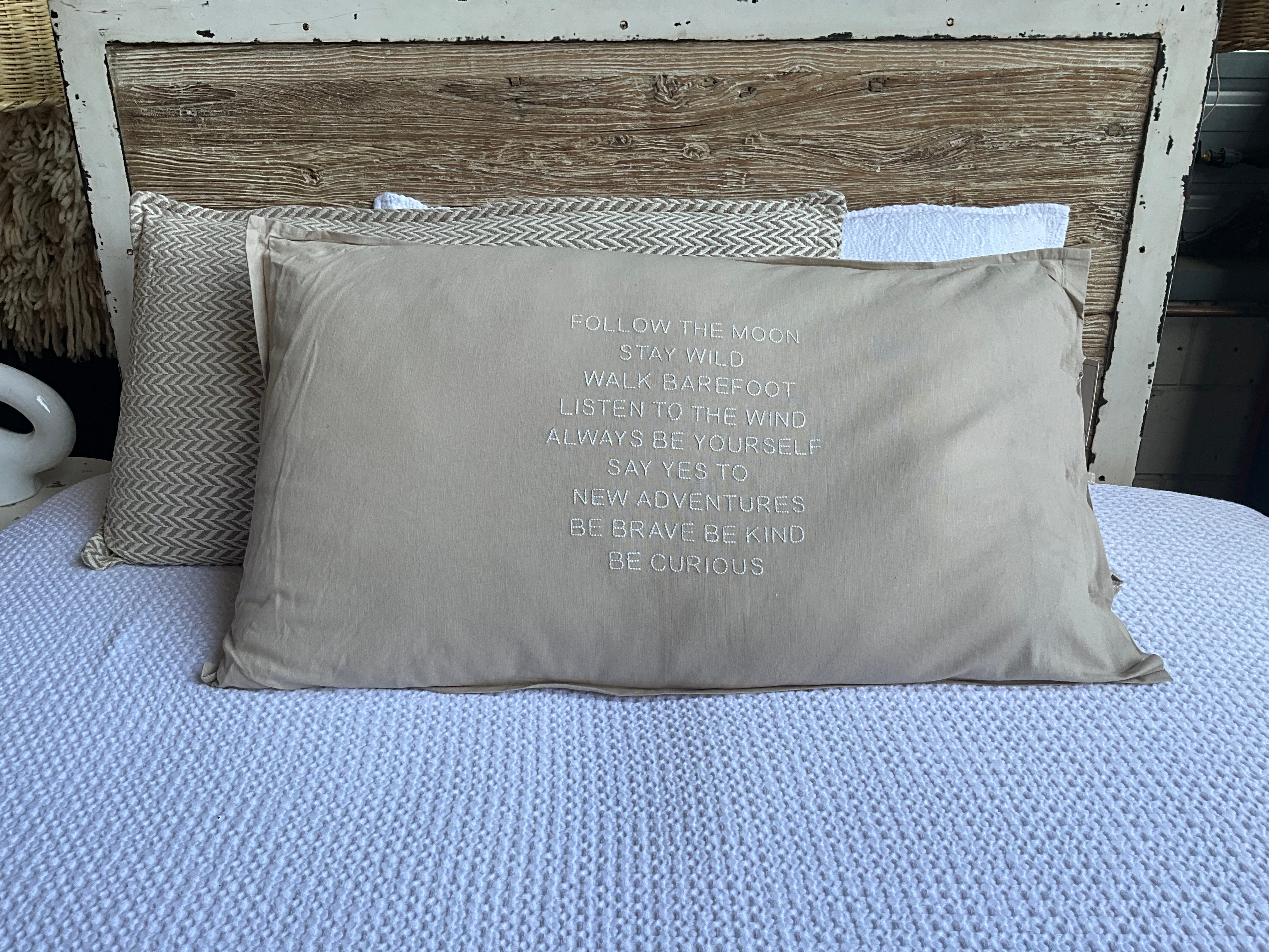Linnen Pillow + Filling | Follow The Moon | Natural