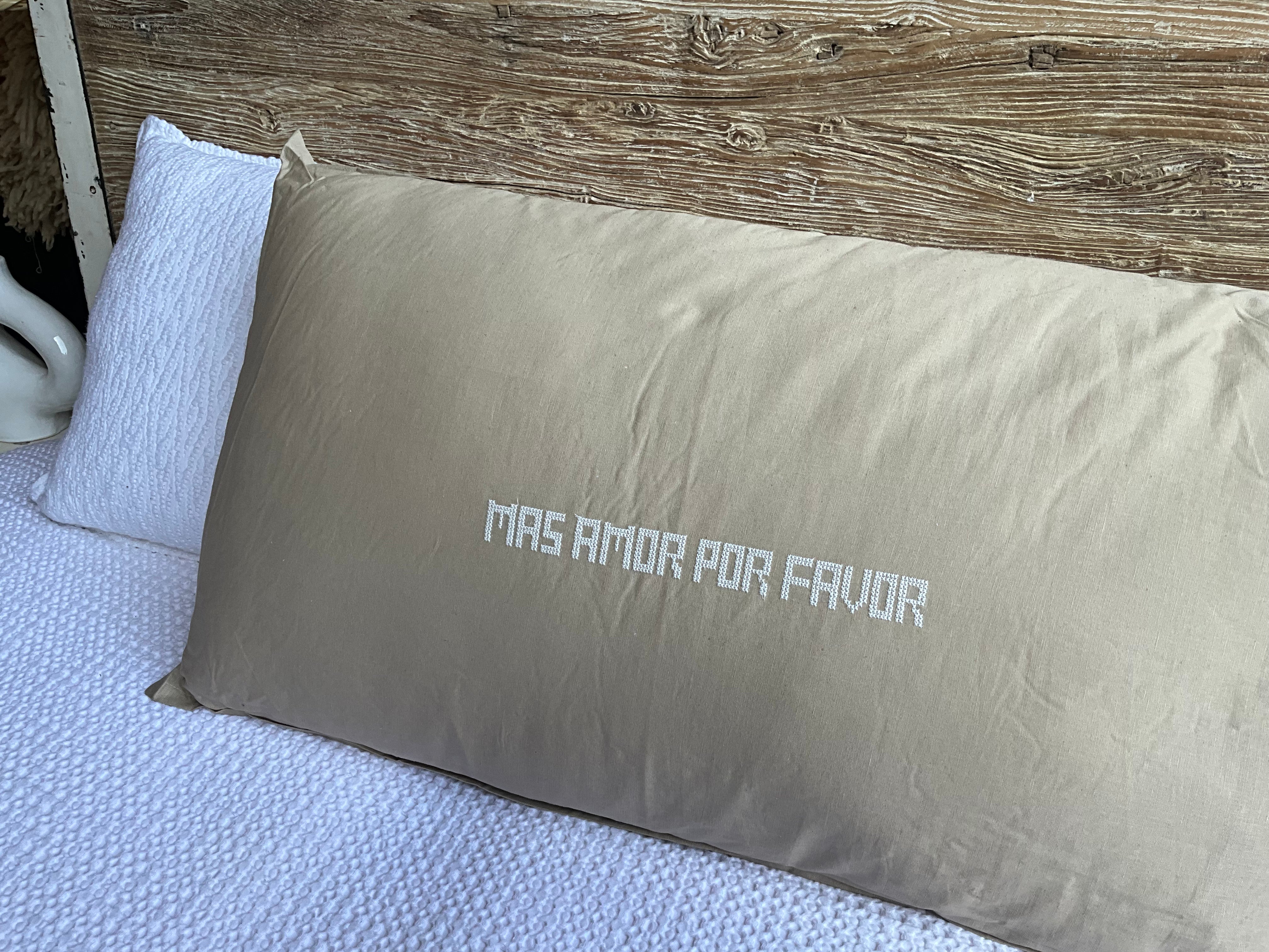 Linnen Pillow + Filling | Mas Amor Por Favor | Natural