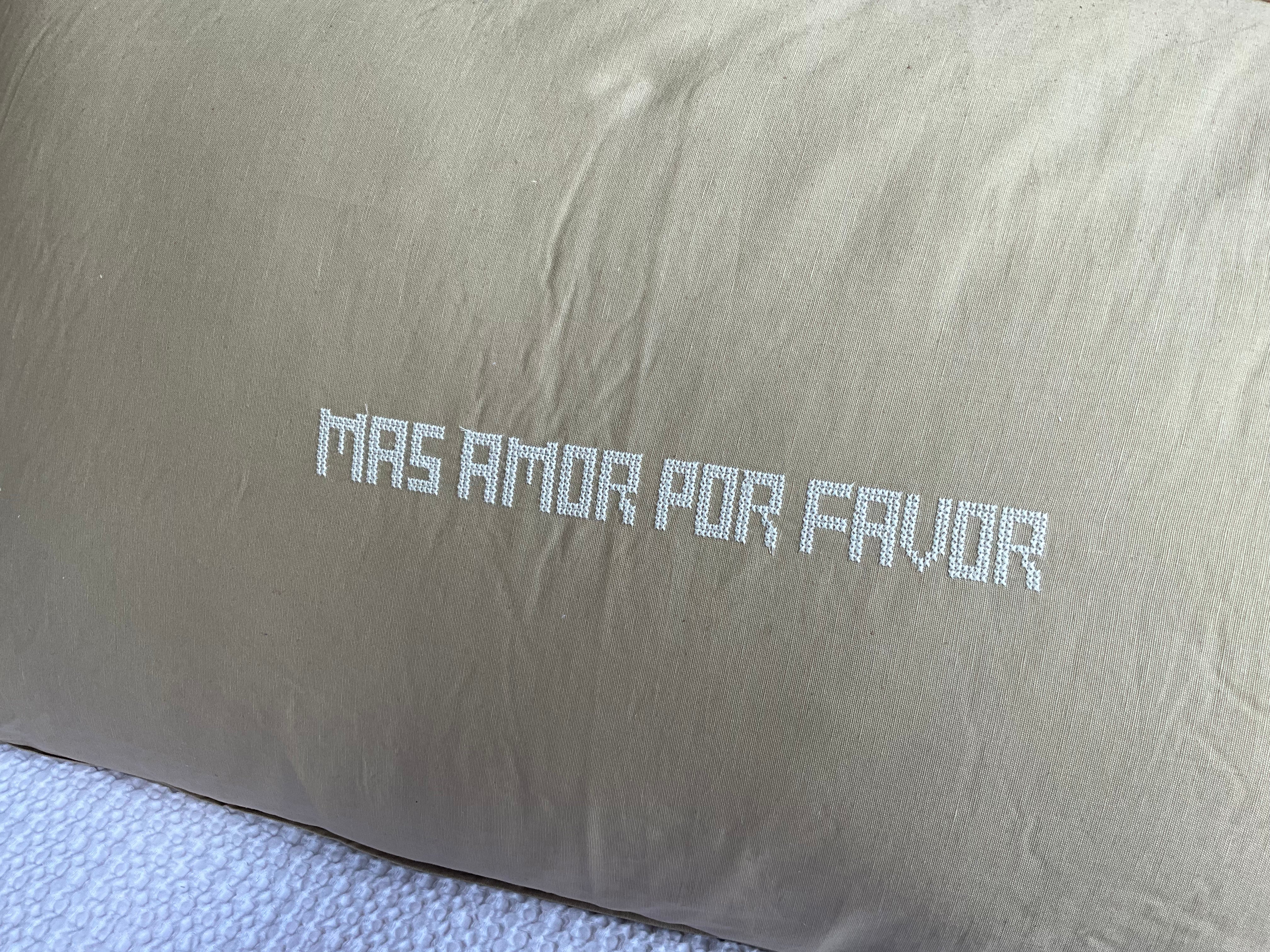 Linnen Pillow + Filling | Mas Amor Por Favor | Natural