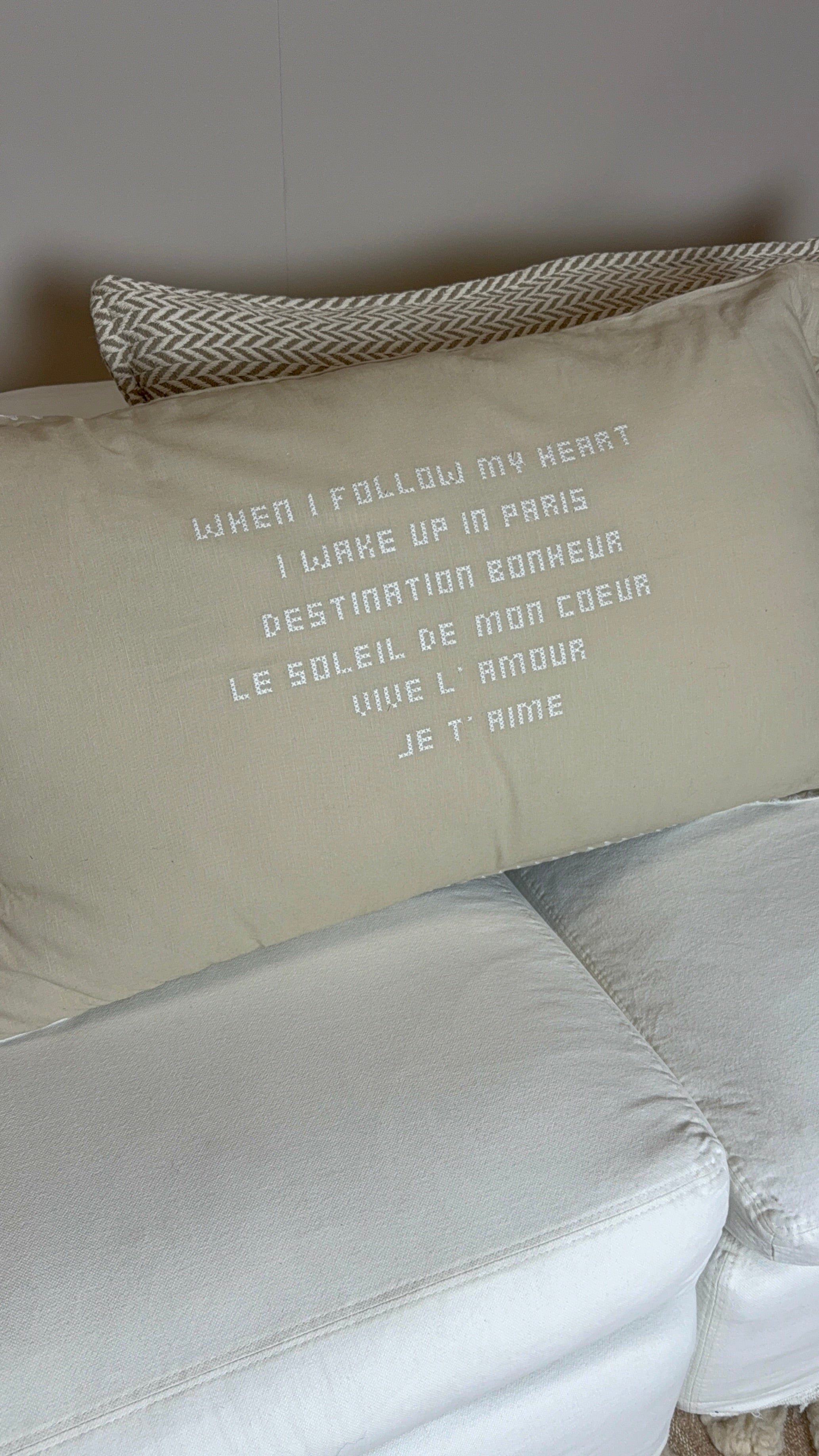 Linnen Pillow + Filling | I Wake Up In Paris | Natural