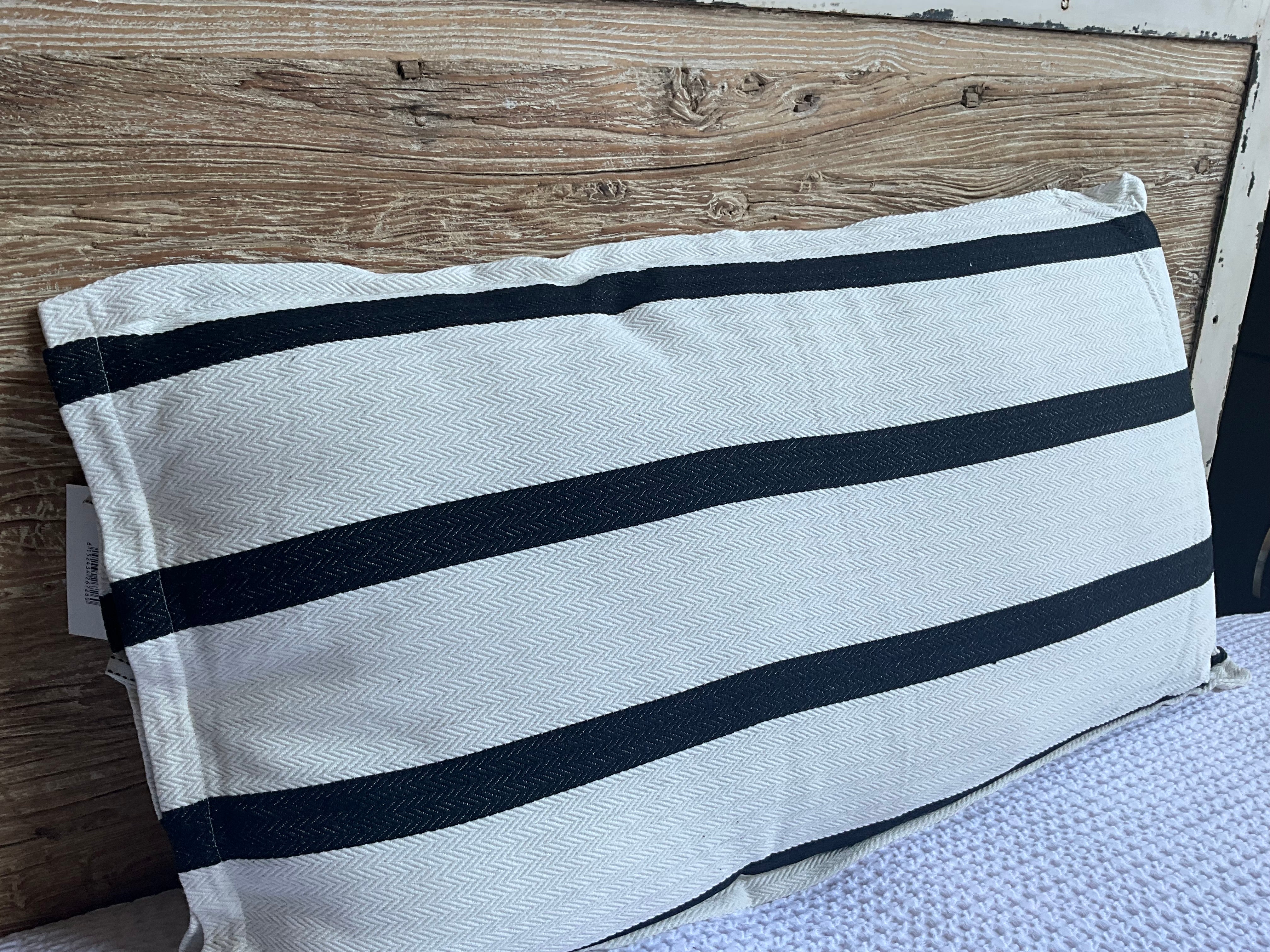 Jacquard geweven kussen – zwart & wit – 90 x 50 cm + binnen kussen