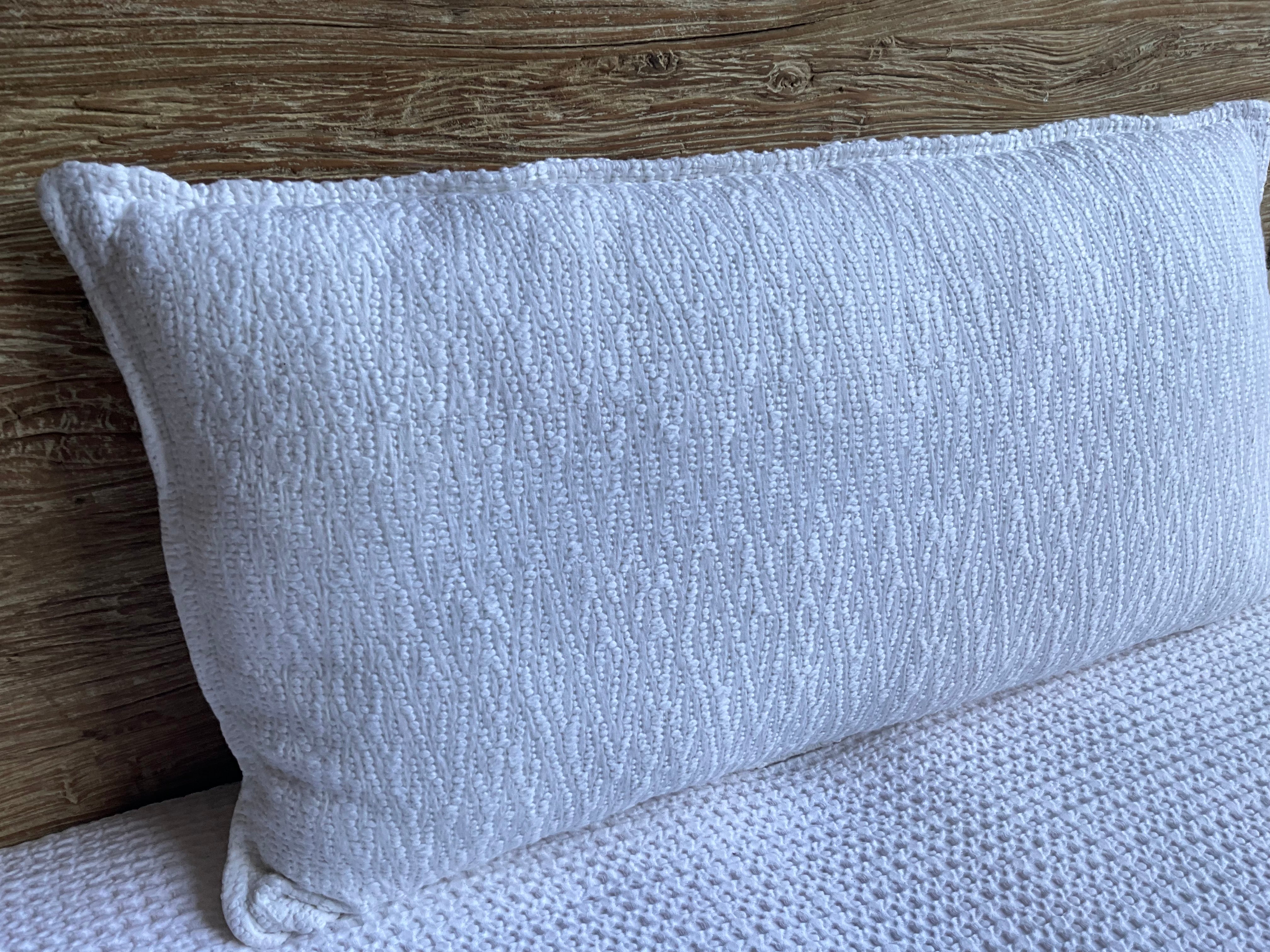 Jacquard geweven kussen – wit zigzag – 90 x 50 cm + binnen kussen
