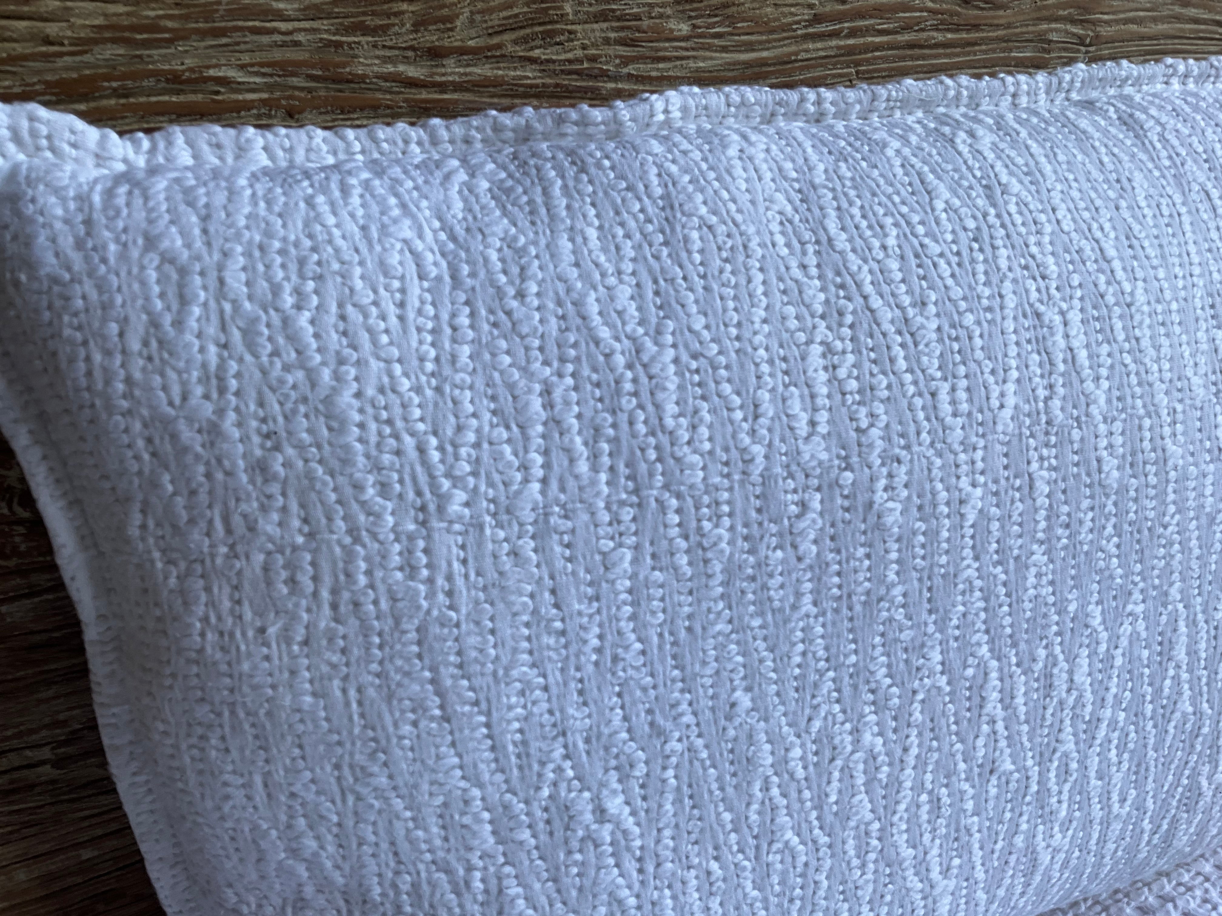 Jacquard geweven kussen – wit zigzag – 90 x 50 cm + binnen kussen