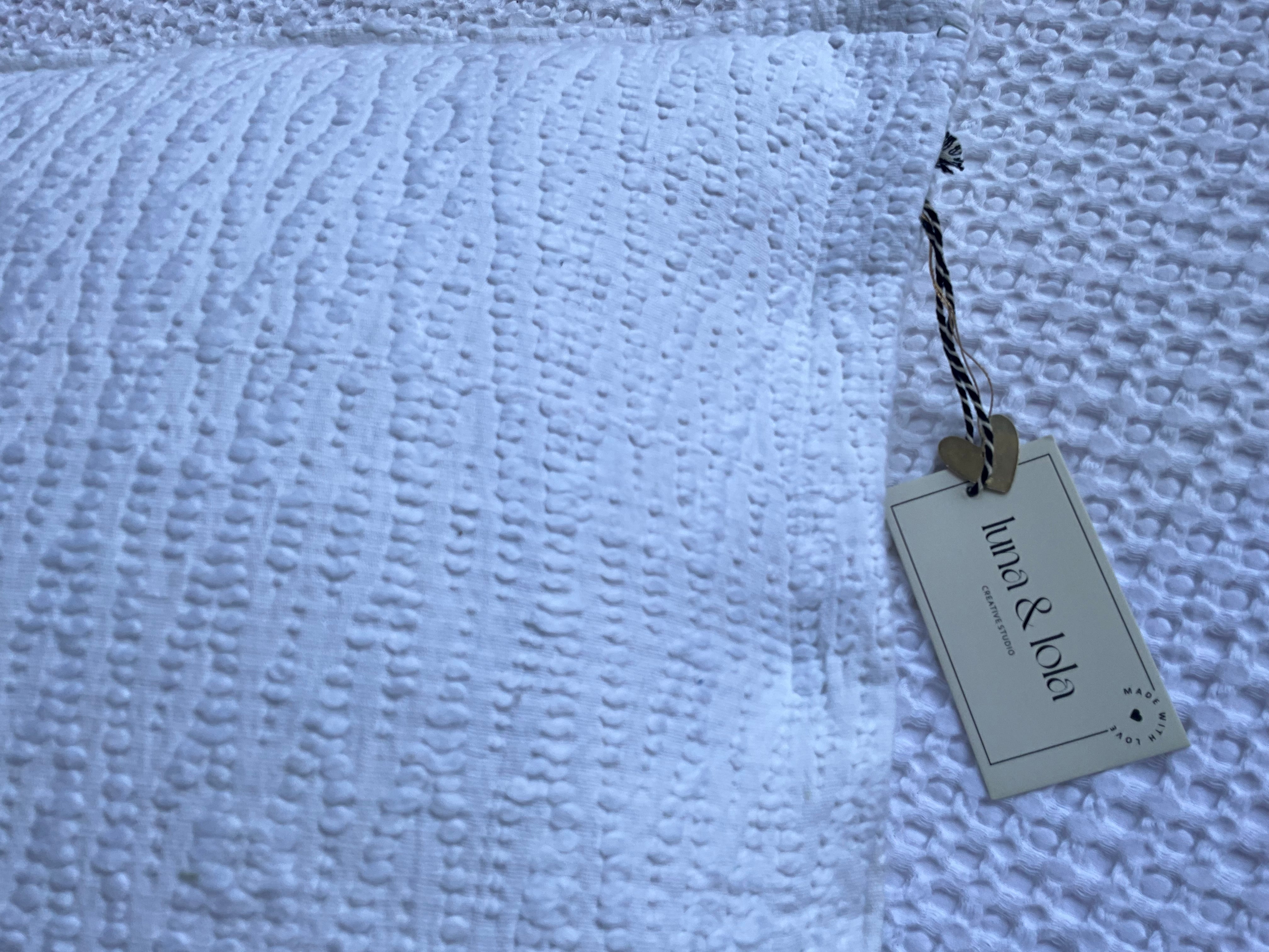 Jacquard geweven kussen – wit zigzag – 90 x 50 cm + binnen kussen