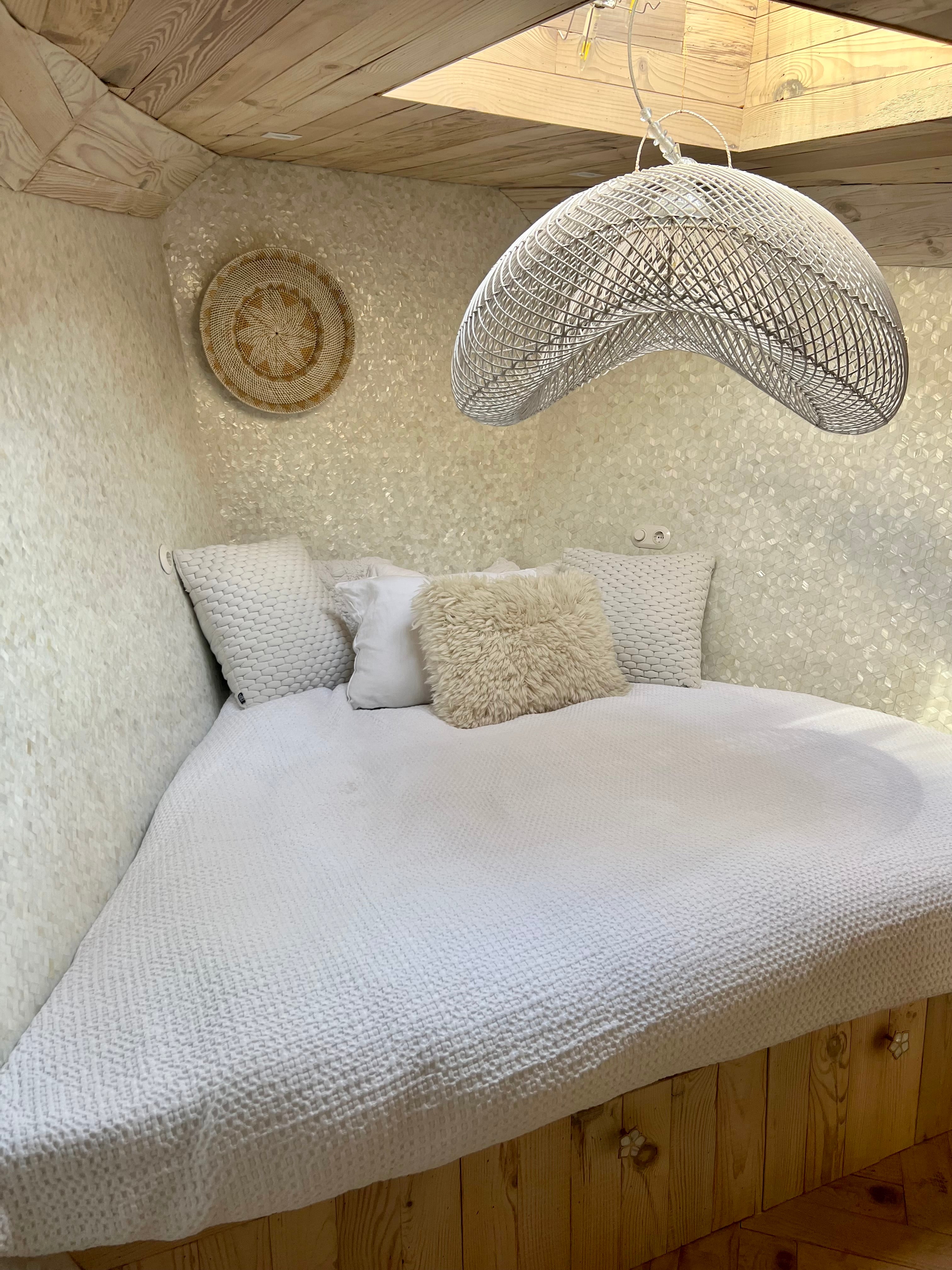 XL Handcrafted Rattan Lamp - Cloud | White | 150 cm