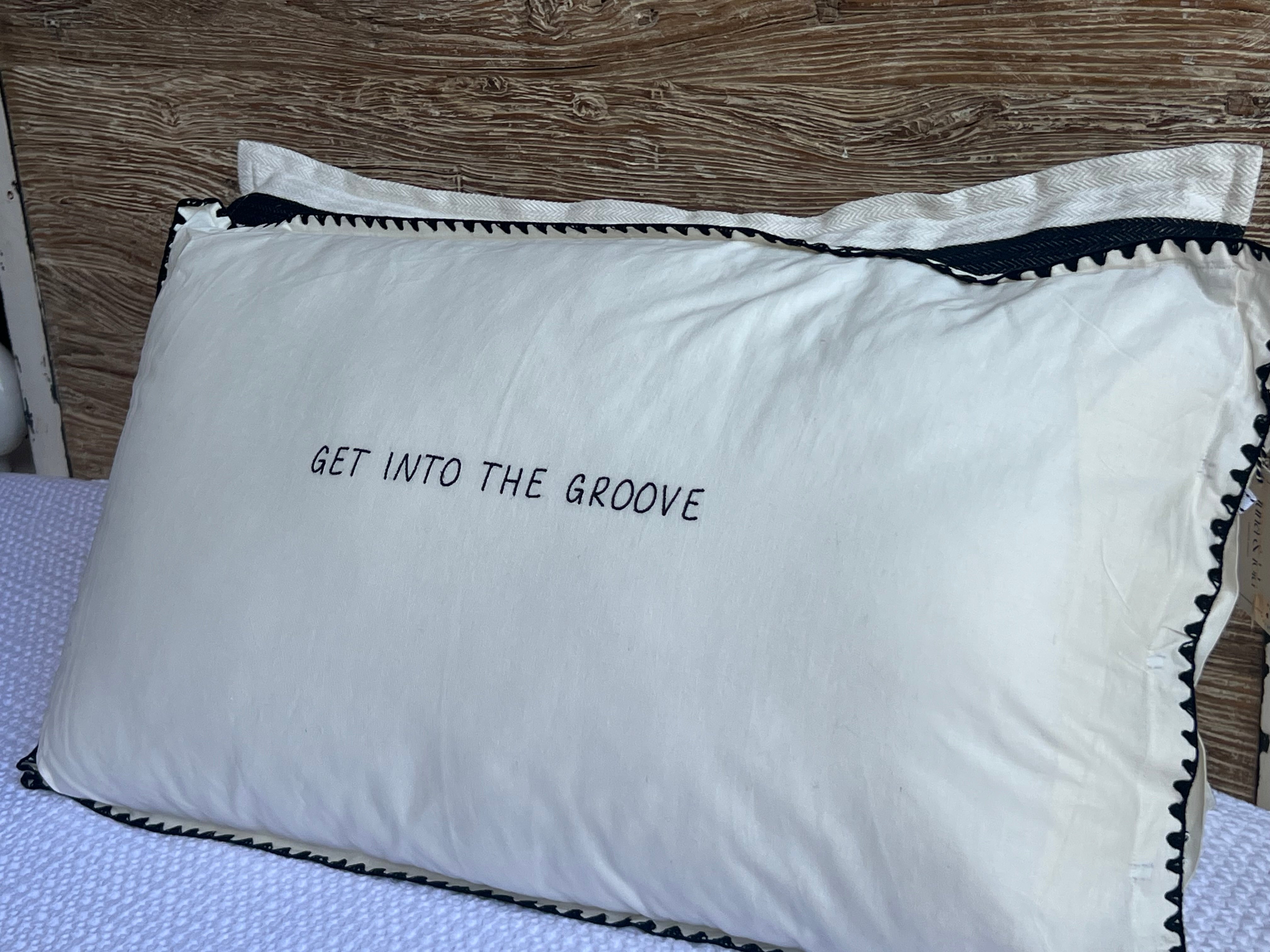 Linnen Pillow + Filling | Get Into The Groove | White