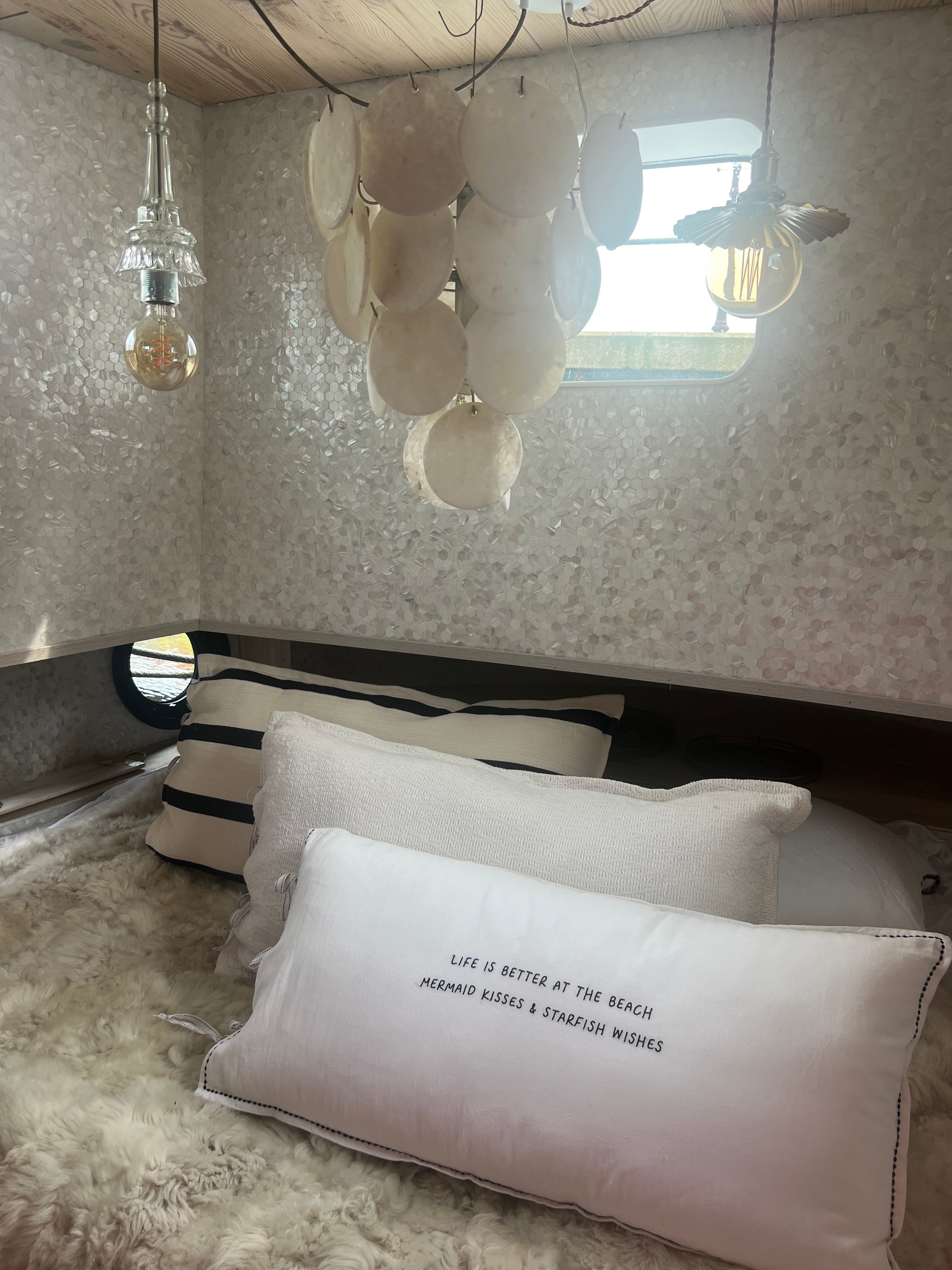 Linnen Pillow + Filling | Life Is Better At The Beach | White
