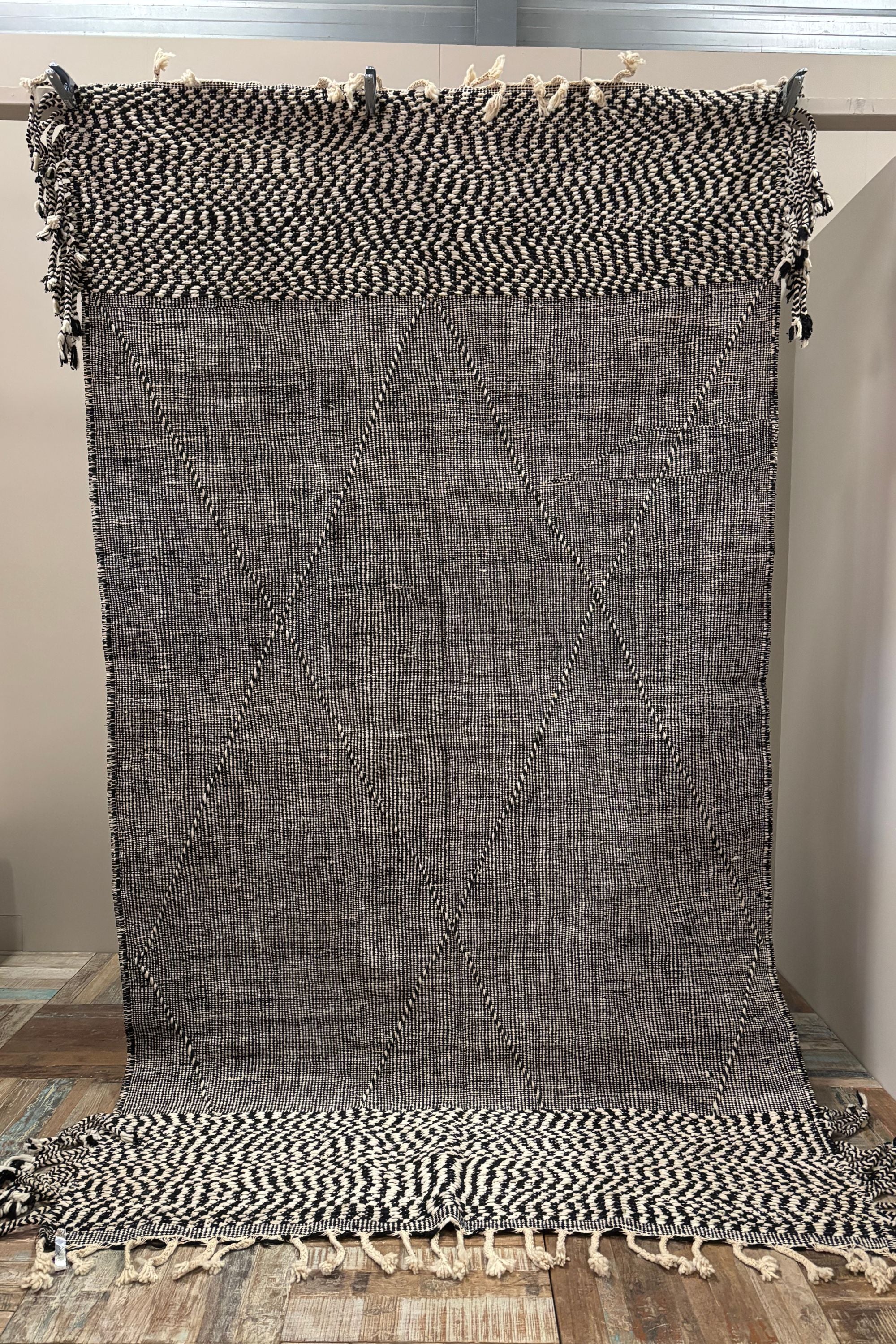 Tapijt laag polig  100%Wol | zwart wit