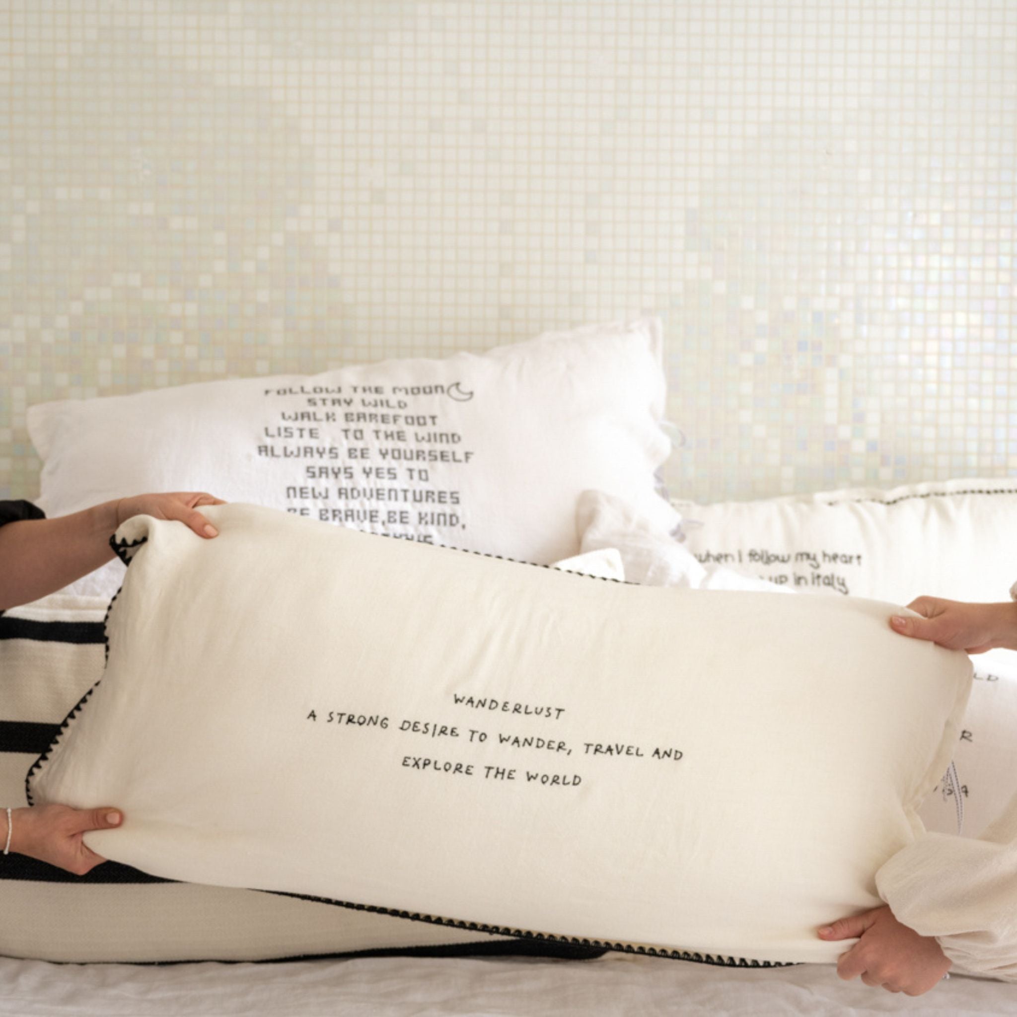 Linnen Pillow + Filling | I'm Not Lost | White