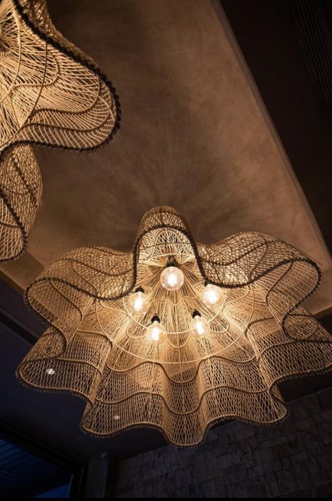 XL Handcrafted Rattan Lamp - Flower | Black | 150 cm