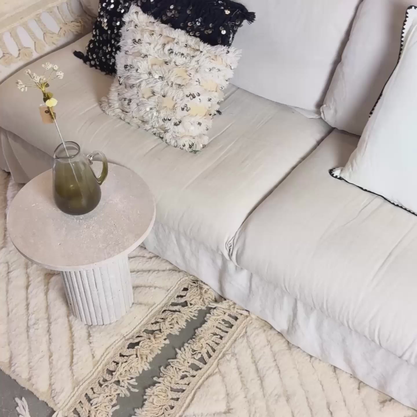Video laden: Linnen Pillow + Filling | Good Vibes Only | White
