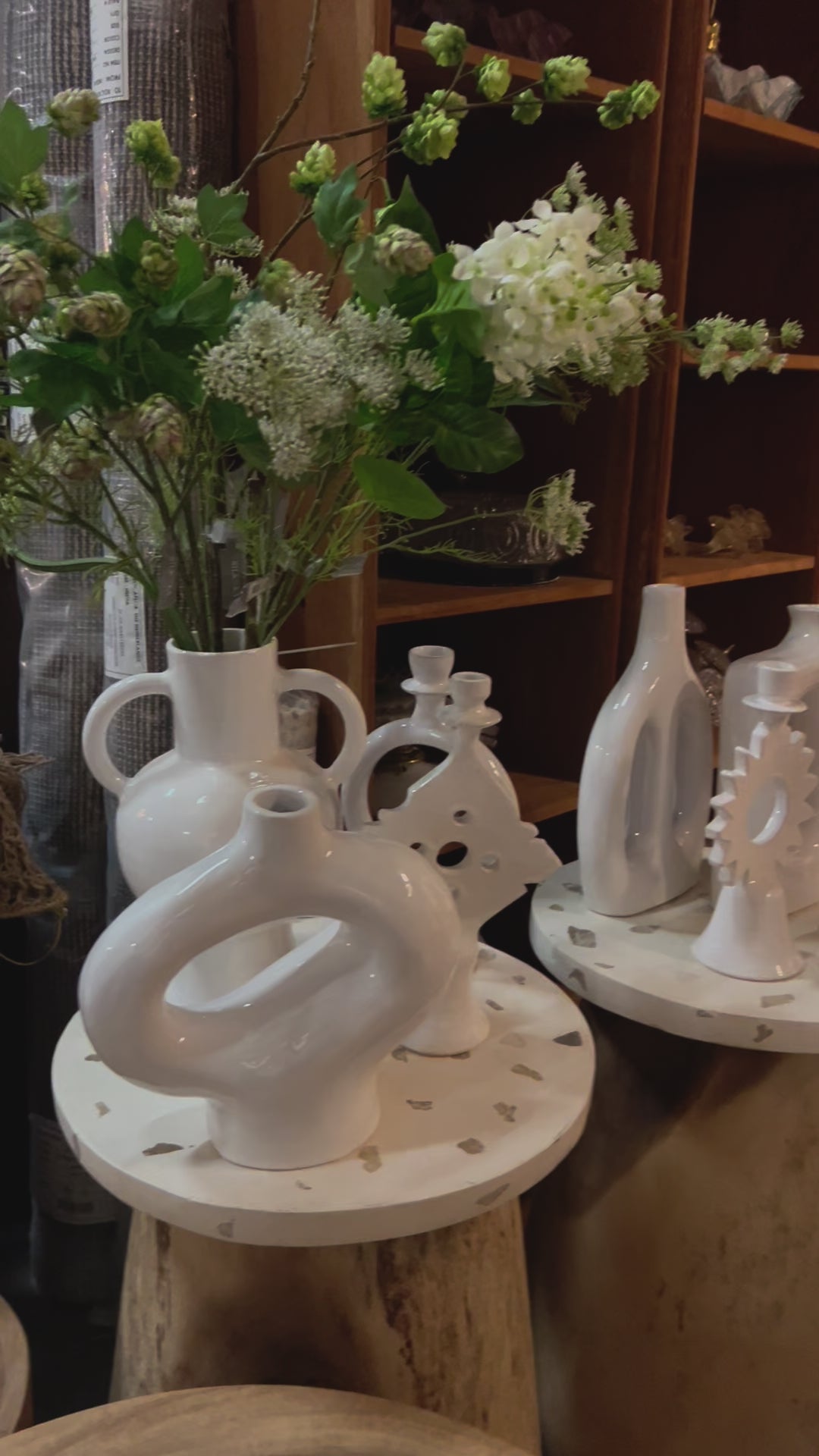 Video laden: Organic Shaped Vase | White