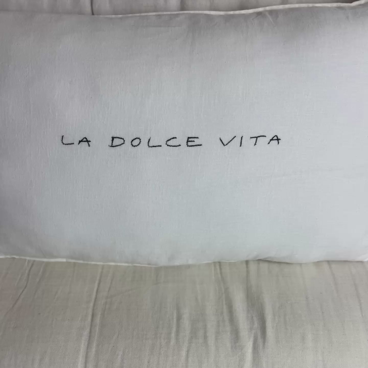 Video laden: Linnen Pillow + Filling | La Dolce Vita | White
