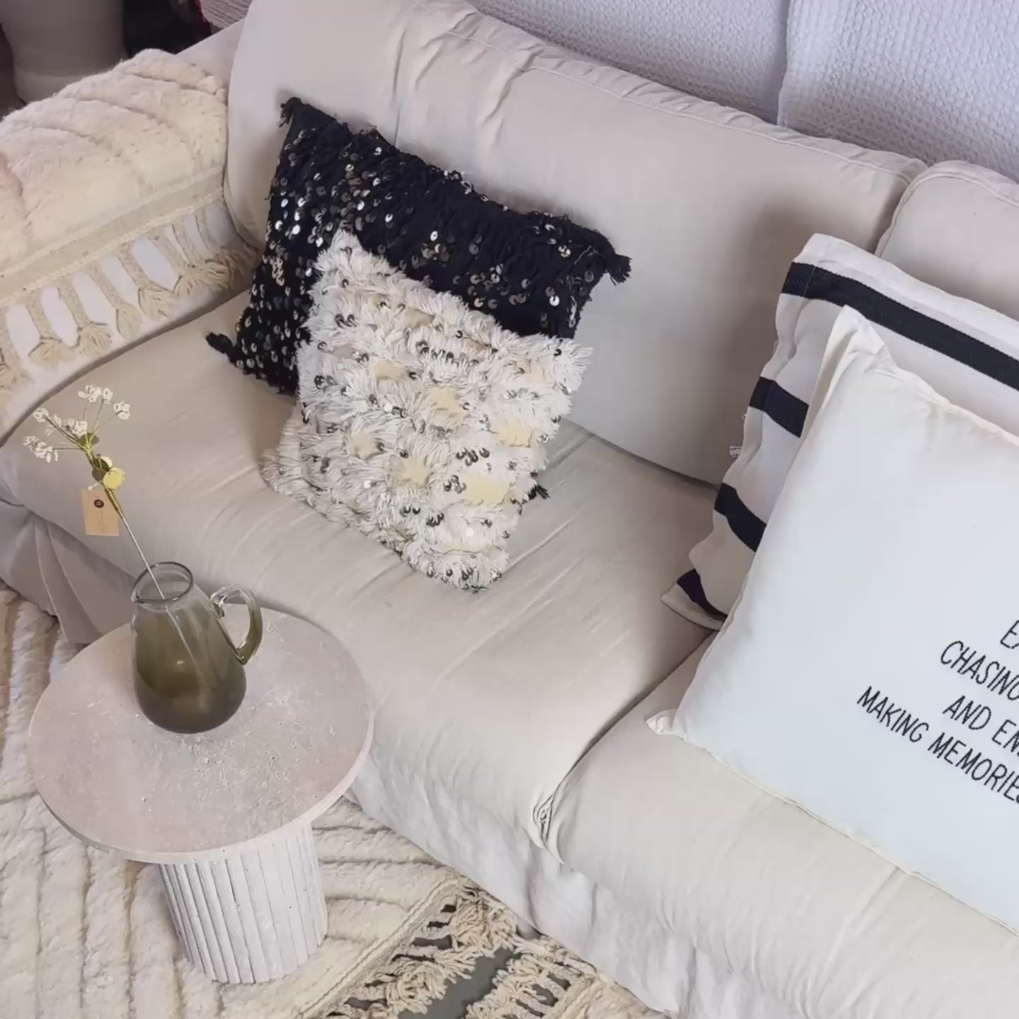 Video laden: Linnen Pillow + Filling | Born To Roam | Natural