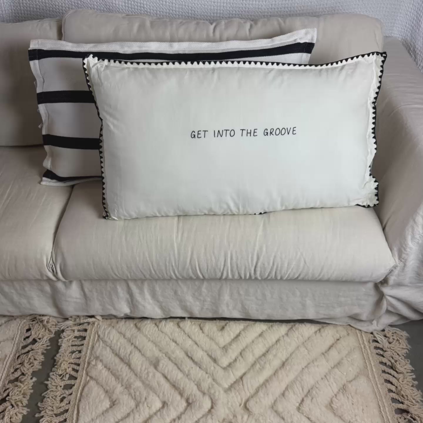Video laden: Linnen Pillow + Filling | Get Into The Groove | White