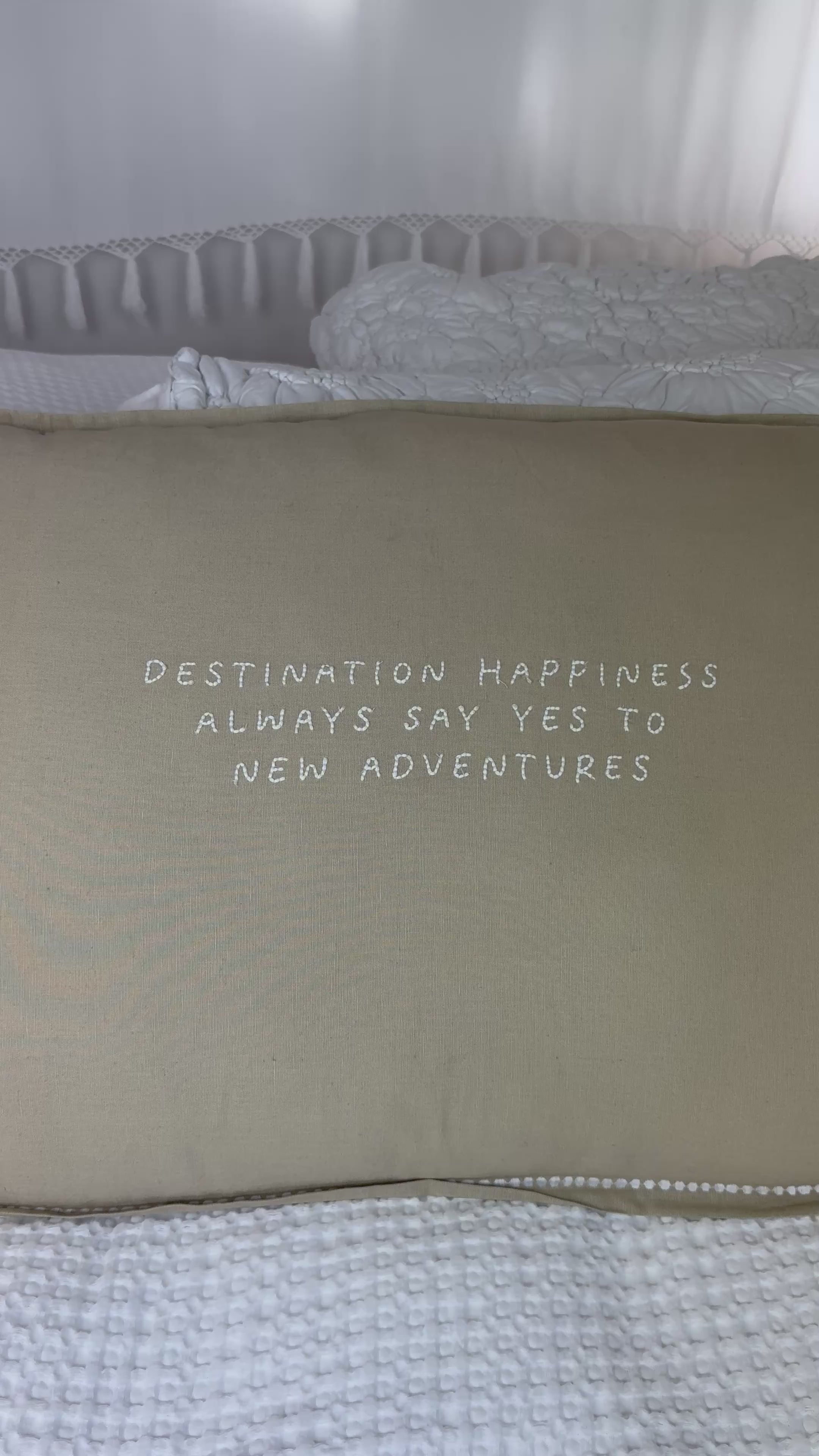 Video laden: Linnen Pillow + Filling | Destination Happiness | Natural