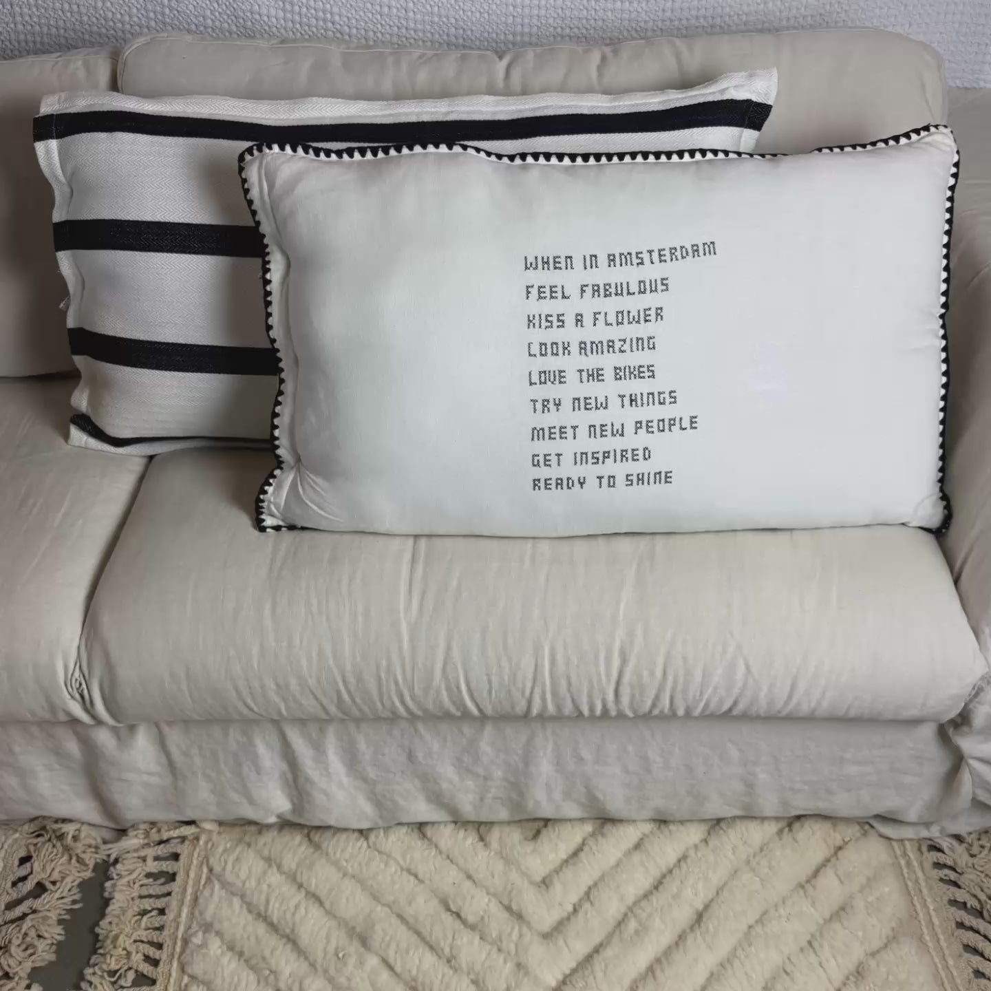 Video laden: Linnen Pillow + Filling | When In Amsterdam | White