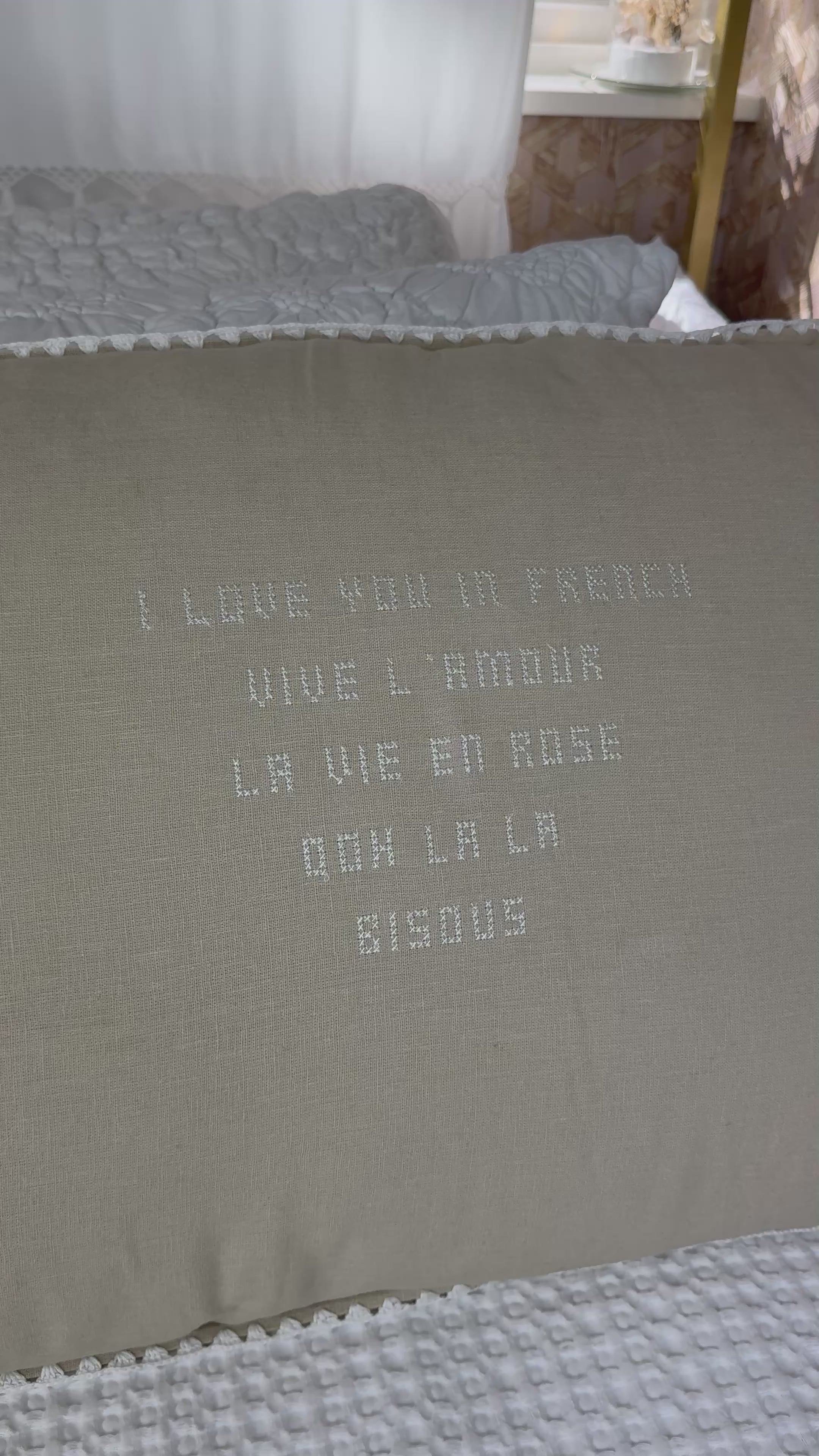 Video laden: Linnen Pillow + Filling | I Love You In French | Natural