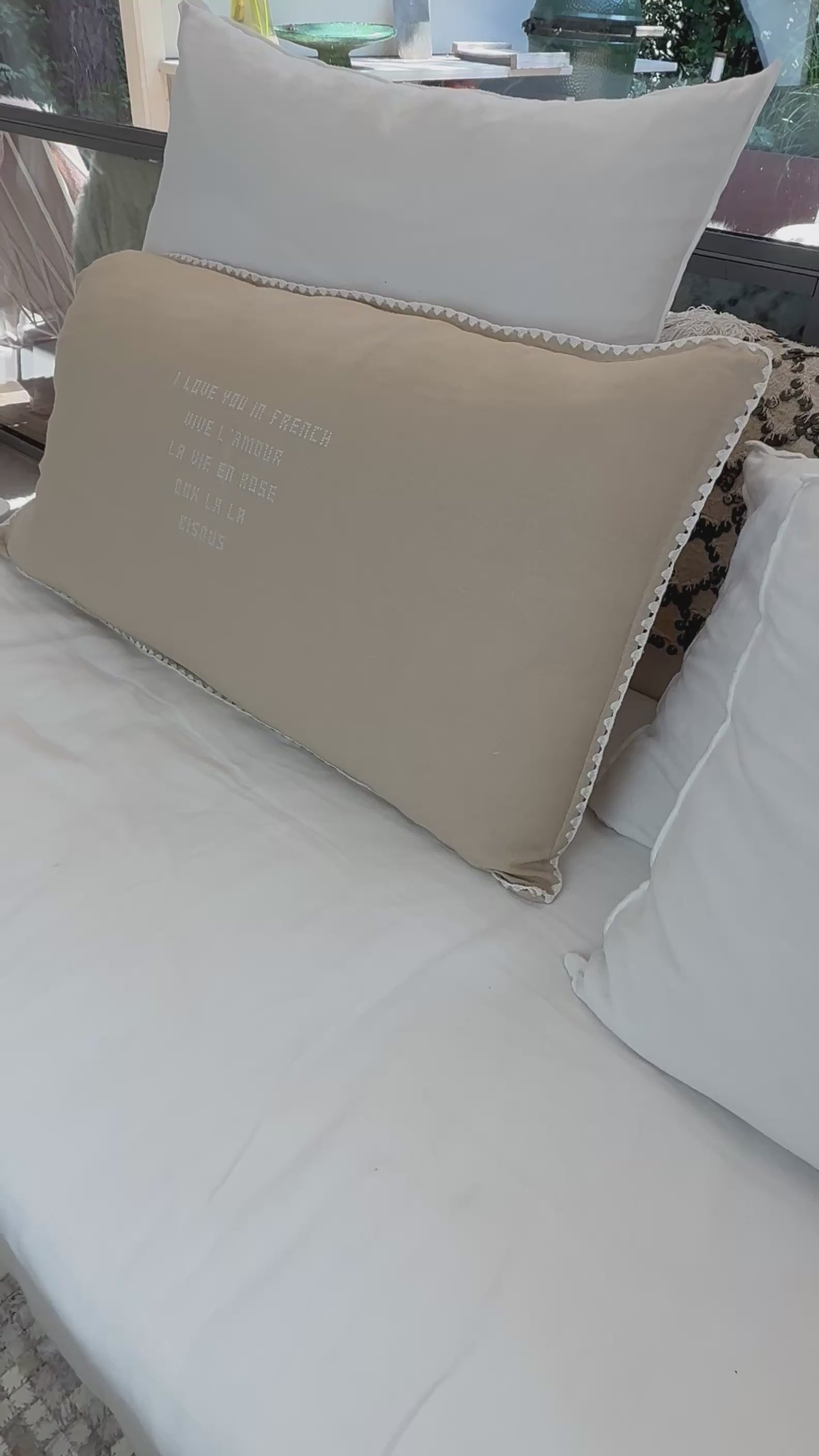 Video laden: Linnen Pillow + Filling | I Love You In French | Natural