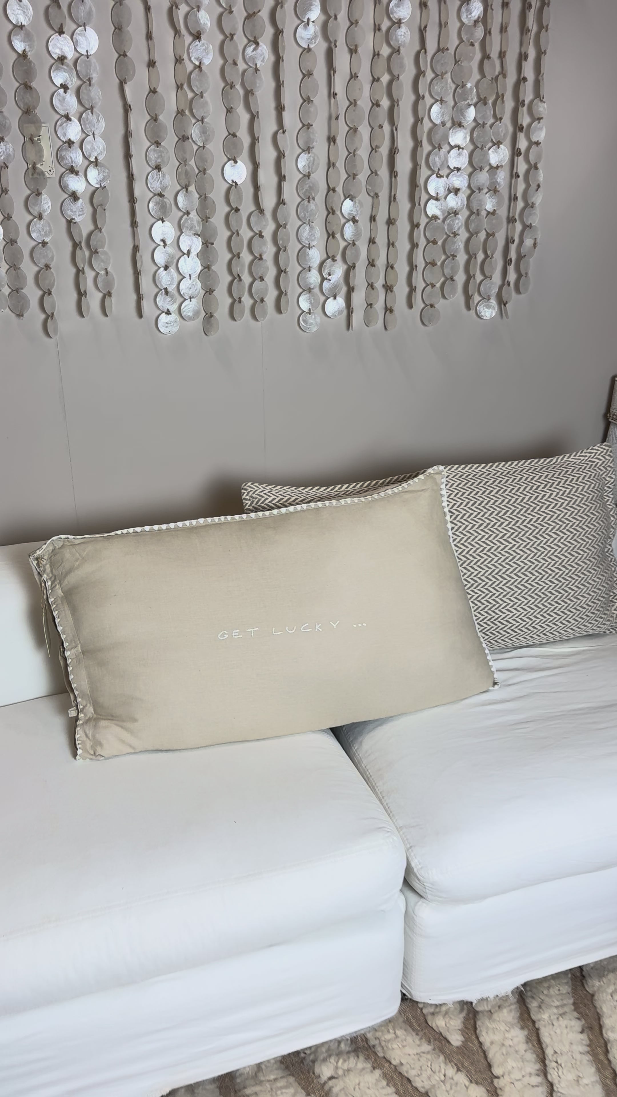 Video laden: Linnen Pillow + Filling | Get Lucky | Natural