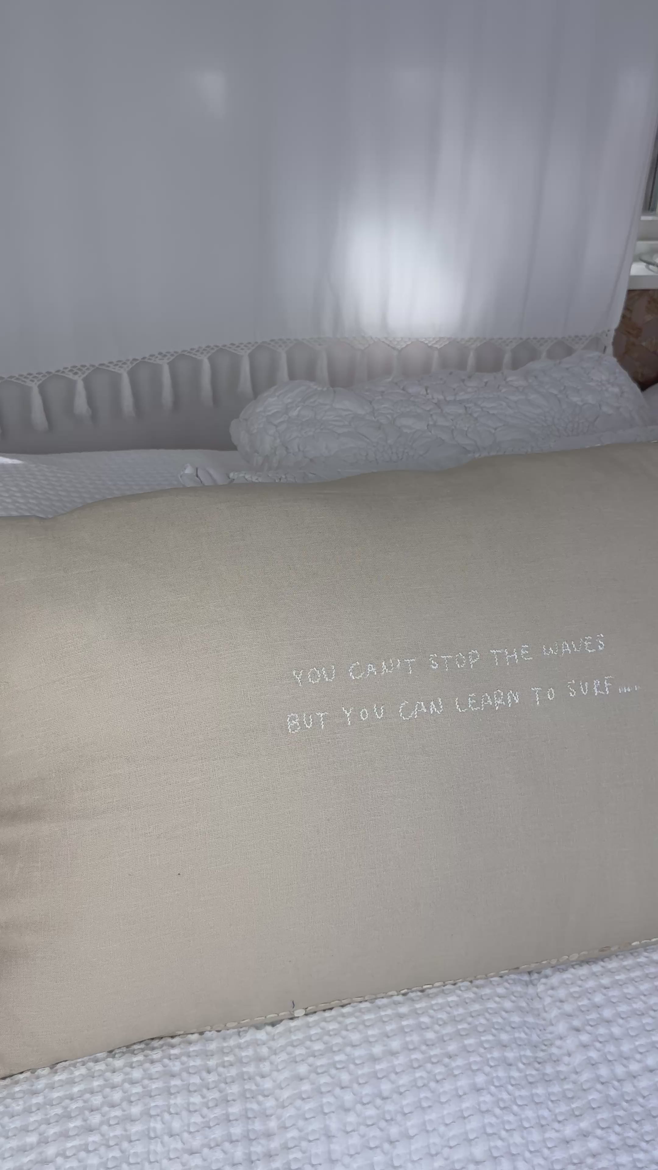 Video laden: Linnen Pillow + Filling | Can’t Stop The Waves | Natural